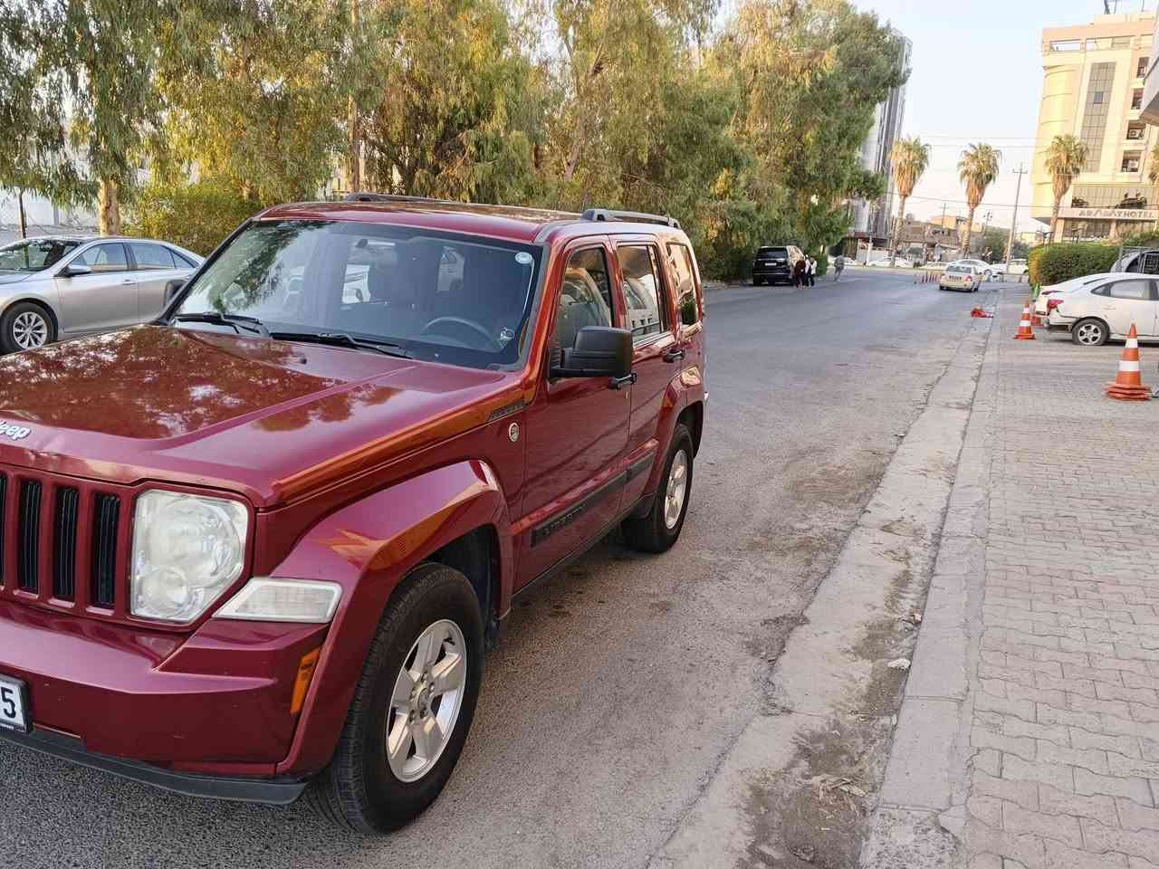 السلام عليكم للبيع او مراوس حسب القناعه جيب ليبرتي 2011 بدون دعم بدون صبغ السياره كلين من دعامي للدعامي بشرط السياره رقم اربيل السياره عليها السيستم غاز الماني وبيها ملاحظه بسيطه مؤشر بالصوره السعر 105 وعليها غرامه مليون تنزل من السعر ***********
