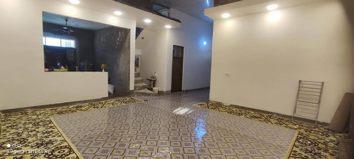 سلام عليكم ورحمه الله وبركاته المنشور معاد بسبب الوعود اخوان اذا ماتشتري لا دكول امسح المنشور وتاخذلك  كم يوم وتغلق تلفونك بيت للبيع مساحه 560متر كامل خدمات عنوان بغداد تقاطع النهروان شارع المجزرة نزله المصلخ يبعد عن الشارع العام 500متر  جنس العقار 35 زراعي سعر جدا مناسب 65 بي مجال لانو مستعجل على بيعه ***********
