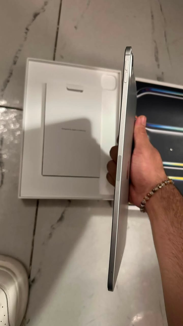سلام عليكم من رخصت الادمن 🤍❤️
ايباد M4
ذاكره 256
بطاريه 96
نضافه 100%
ملحقاته كامله لاصق حماي كارتون شاحنه 
الايباد اذا بي شخط واحد تاخذه بلاش فحوصاته كلها موجوده على الحاسبه 
سعره مليون و 150 الف وبي مجال للشراي
مكاني بغداد اعضميه 
رقمي ***********
بي واتس اب او اتصال مباشر وتحياتي للجميع 
🤍
