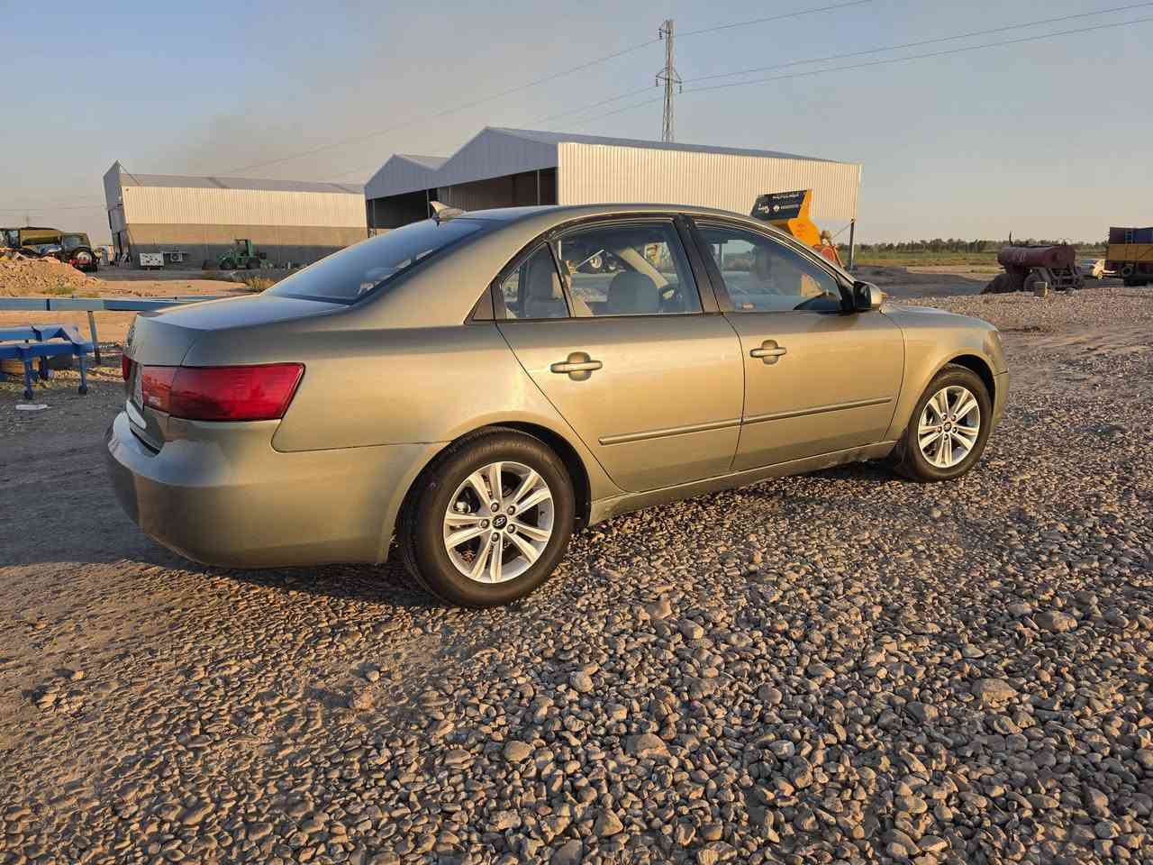 سوناتا امريكي موديل ٢٠٠٩
محرك ٢٤٠٠ دوش 
داخل بيجي تبريد ثلج 
رقم بغداد سنوية ٢٠٢٨ تحويل مباشر 
اربع دسك 
سيارة جاهزة بيهه جراد كم قطعة مرشوش 
السيارة مابيهه حادث ولا فتح 
واسط قضاء ألزبيدية 
***********
