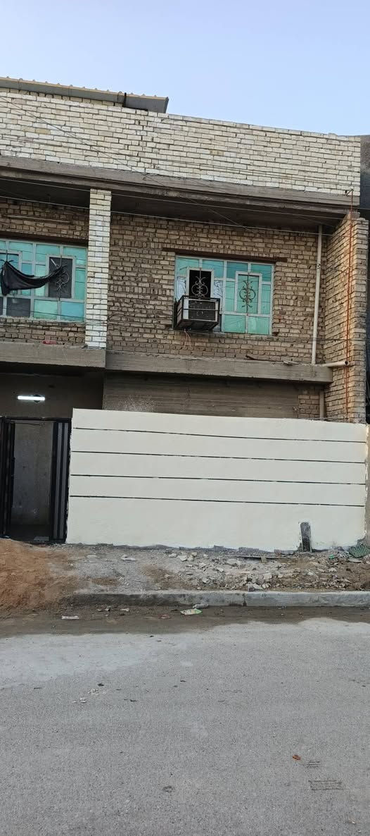 للبيع ٧٥ متر مربع في منطقة ام الكبر والغزلان 
بيه اربع غرف اثنين مطابخ
واثنين حمامات الاستفسار اتصال على هاذ رقم***********طابوصرف
