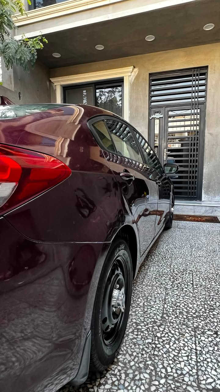 كيا فورتي (Kia Forte)
- موديل 2017 

المحرك: 4 سلندر 2000 دوش

 (اقتصادي جداً وقوي)

 الكير أوتوماتيك 6 نمر

السيارة موضح سونارها كدامك

وارد امريكي

كير محرك مكفولات 

والسيارة مال جناي 
السعر : 114 $ 

هـ : ***********

