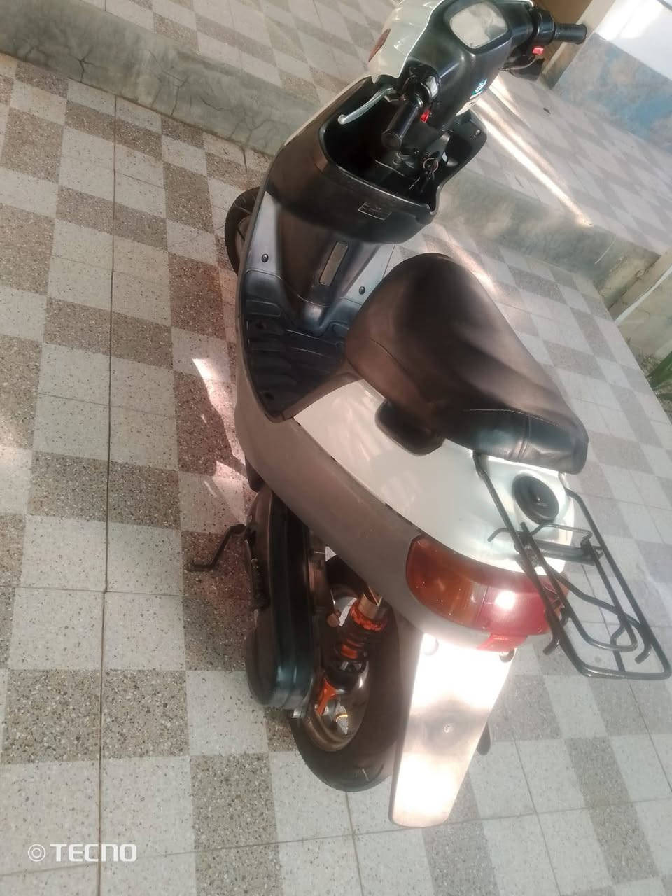 للبيع بطه موديل 2003 السعر
350 رقم صاحب الدراجه 
***********

نص مكتوب في الصور:
- TECNO