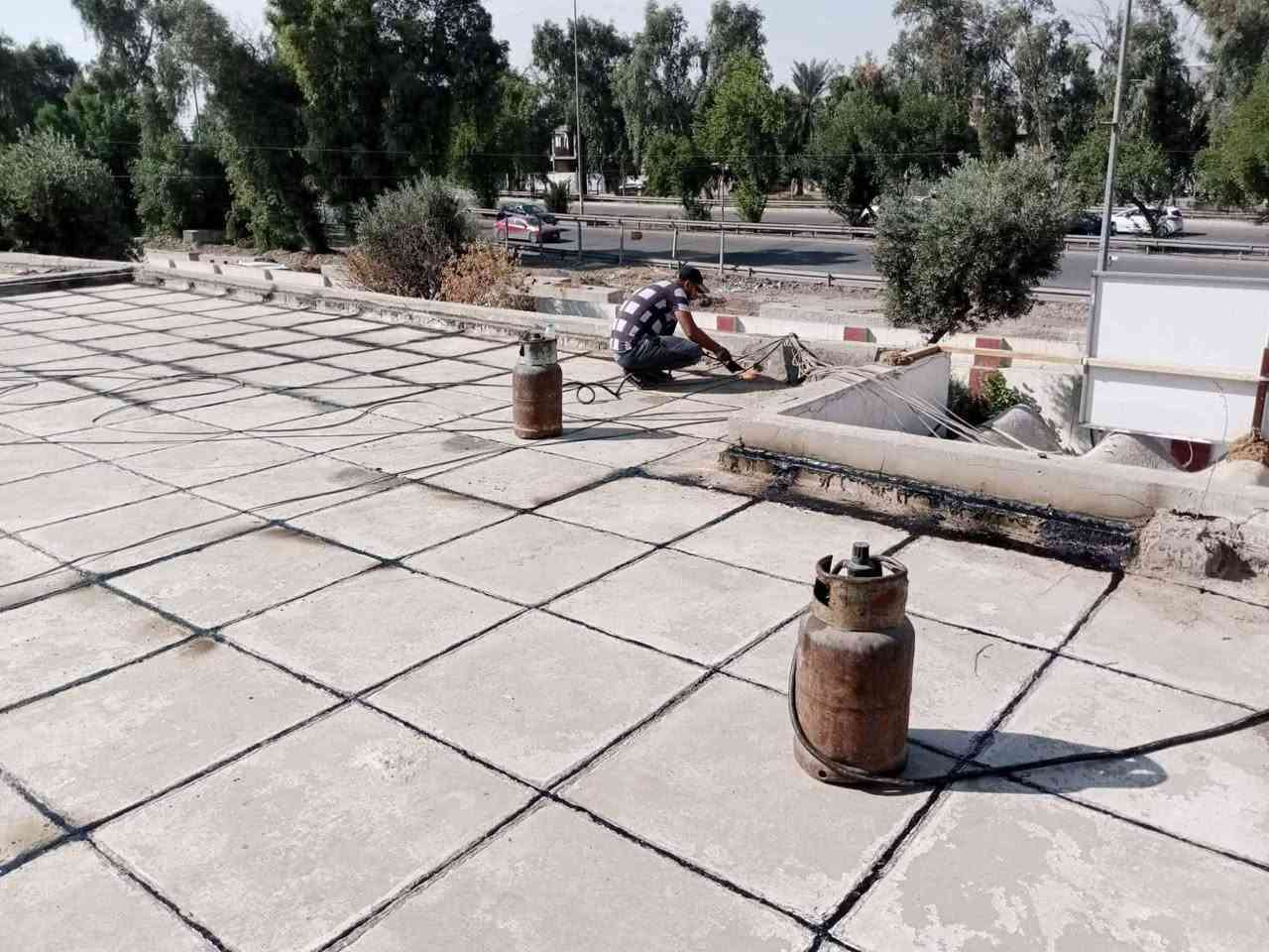 اضافه وعمل ماستك للسطوح الدور السكنيه والمدارس بعد الغسل و التنظيف وهذا عملنا في العام الماضي سعر المتر كرسته وعمل ماستك 2000 الفين دينار هاتف 07730628 , 945.  .
