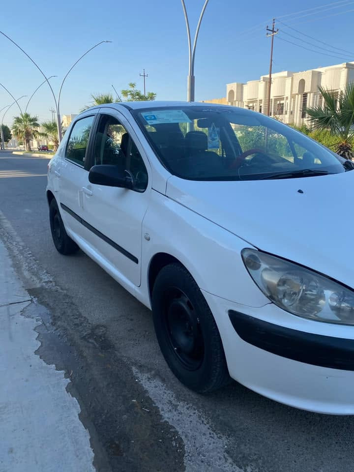 السلام عليكم 
بيجو 307 موديل 2005 رقم بغداد انكليزي سنويه وهزه وارقام كلهه جديده سنويه لل2031 شرط تحويل ثاني يوم   بأسمي السياره
تخم تاير جديدمشتري ويل 
 صدر خلفي وامامي كله جديد 
شاشه كامره داتشو تسجيل  سنتر لوك 
كير محرك مكفولات شرط  
تبريد ثلج ثلج 🥶 تدفئه نار 
دشبولها شخط مابي
باتري جديد 
كهربائياتها كلها شغالة مابيها شي ما يشتغل 
السيارة شرط اي چطل مابيها 
💐 السعر 45$وبيها مجال بسيط الشراي 
 السياره بيها البنيد والجاملغات صبغ بدون حادث او ضربه شرط صبغ اثر جرادبدون دواخل اوضربه سياره بيه سونار جديد بيه 3 قطع صبغ اثر جراد
العنوان بغداد الغزاليه
او الانبار فلوجه 
***********3
