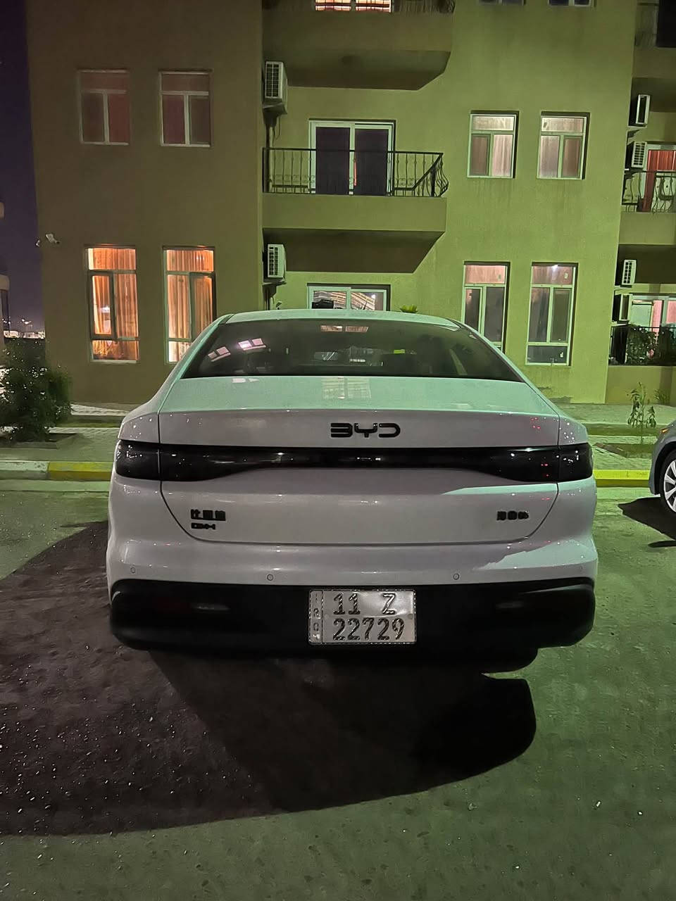 سيارة byd للبيع 25 ماشيه 13.000الف قابل للزياده السياره بعدها شركة مكفوله بس بيها طخه  بلجاملغ الخلفي اربع اصابع وعلى وضعها باقي ممصلحه الموقع بغداد غزالية سنويه  باسمي تحويل ثاني يوم السعر 20.500مليون بيها مجال بسيط 
للستفسار ***********
