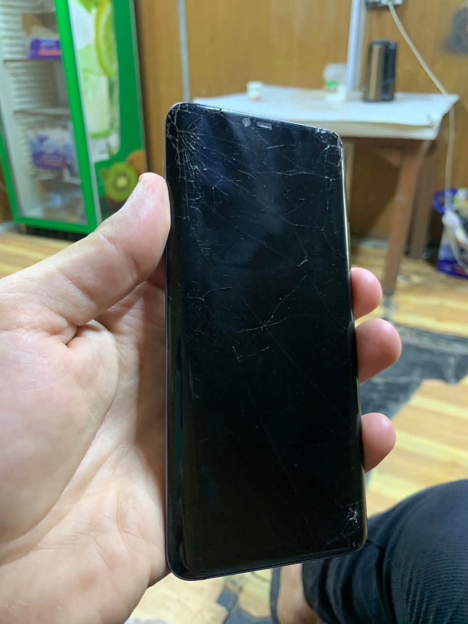 هواوي ميت 20 برو للبيع 
الضهر مكسور 
والشاشة مفطورة 
الكاميرات وسخات يرادلهن تنضيف 
75 وبي مجال للطيبين 
مكاني بغداد الدولعي 
***********
