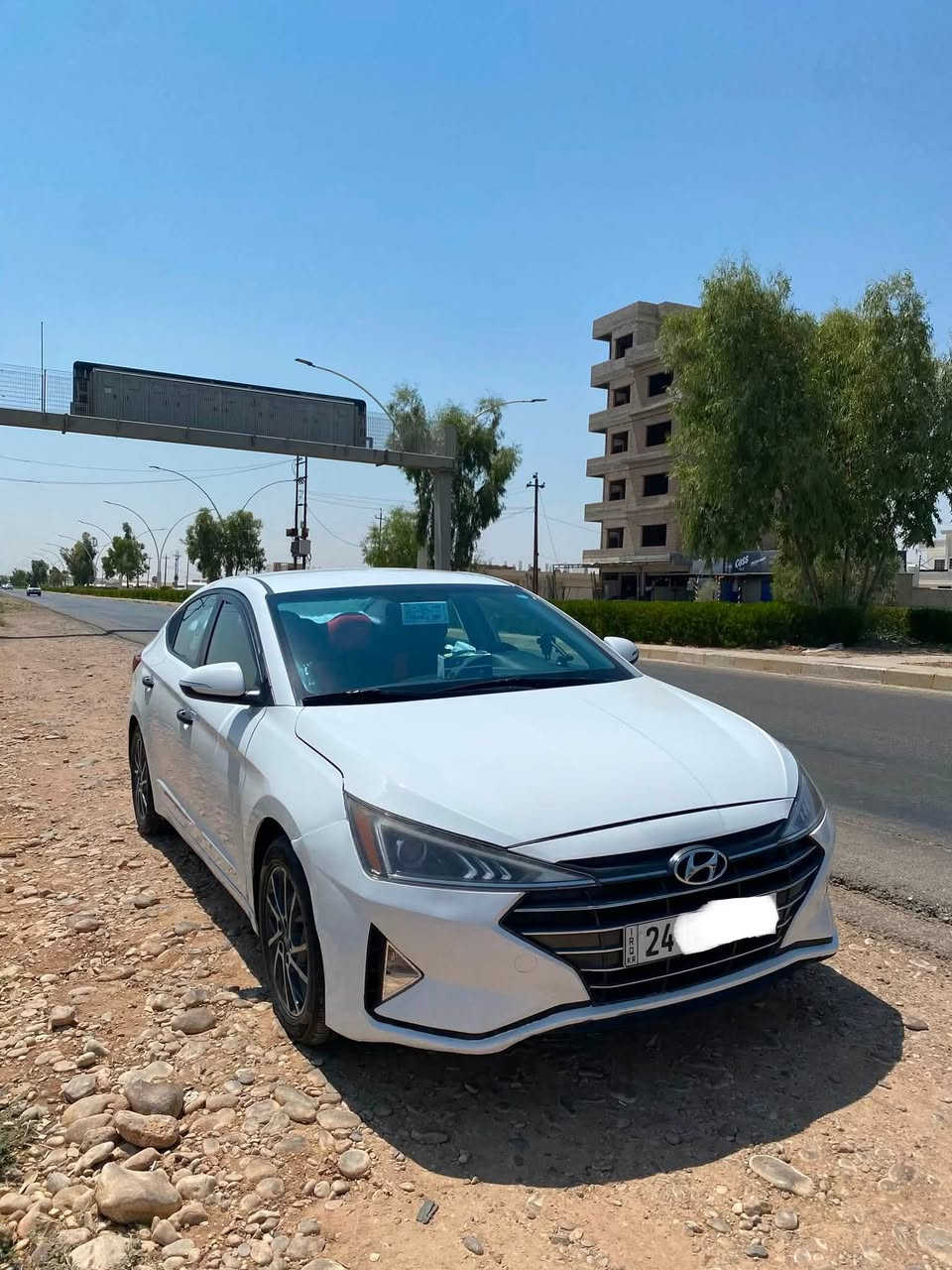 النترا موديل2020 
قطعتين صبغ 
الجاملغين الكدام بدون دواخل السيارة مشخوطة و صابغيها و الباب السكن شويه كارت 
محرك دوش 18
ماشية 200km
السيارة وارد امريكي 
السيارة شرط التحويل 
موصافات 
كشنات تدفئه رادار
 امامي وجانبي
تحكم مرايات 
سعر 130 و بيها مجال بسيط

*********** واتساب
