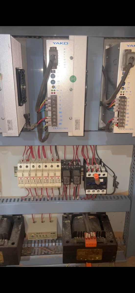 السلام عليكم مكينة cnc
صيني درجة اولى 3فيز

سكك تايوان 
سبندل ايطالي ٤،٥
درايفر ياكو عملي وممتاز جدا 
قبظة a11 جديدة مع الكارت 
كابينة جديدة جدا تحسها مامشتغله 
قاعدة عظم 
نظام فاكيوم 
مع شافط غبار  عوزة اكياس ماطور 3فيز باب اول 

مكان المكينة البصرة 

سعر. المكينة ٢٦$
للاستفسار واتساب 
***********
