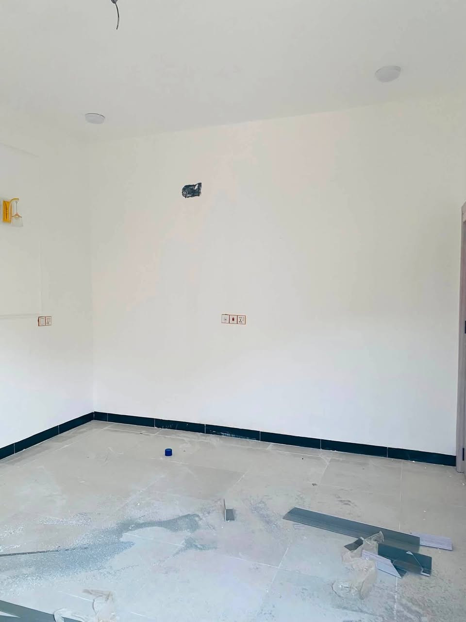 سلام عليكم
بيت 🏠 للبيع مساحه100متر

طابو زراعي 

بيت جديد ما مسكون غرفه +صاله+مطبخ +استقبال 

حمامات

بناء طابوق  أساس سقف صب كونكريت مركزي

سعر 41مع مجال 💸 

جميع الخدمات متوفر كهرباء +ماء+شارع 10م

المكان النجف الاشرف شارع صب عمود ٣٢١قريب ع سوق ***********للاتصال 

***********واتساب
