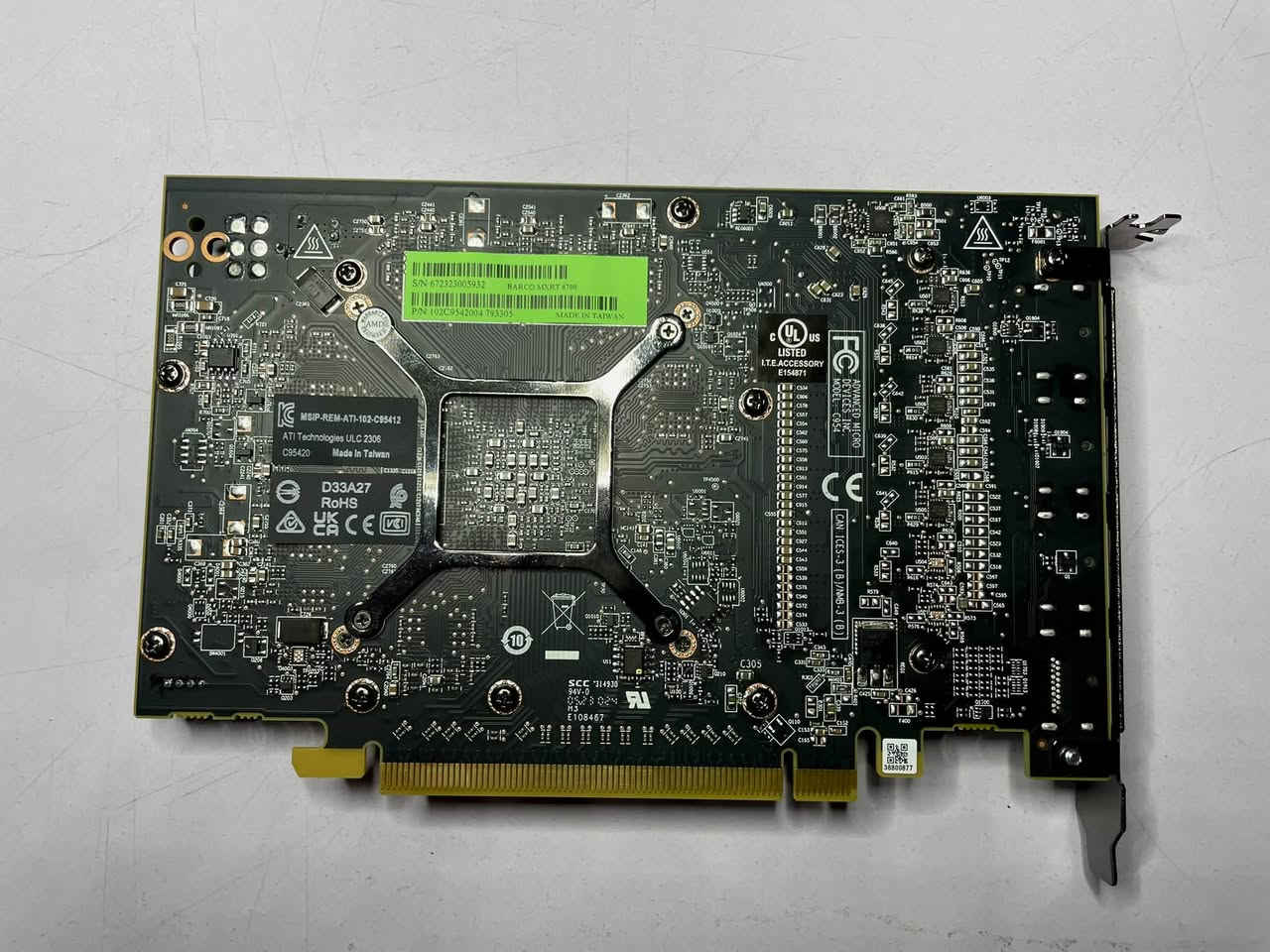 بحالة الجديد مع ضمان عمل كرت شاشة MXRT 6700 8GB vram  من شركة باركو البلغارية (مخصص لاجهزة الفحص الطبي وليس للألعاب) مثل CT SCAN / X-RAY / MRI به 4 منافذ DP فقط لكل منفذ يخرج دقة 4k السعر ٢٠٠ الف موقعي بغداد حي الجامعة الرقم للاستفسار ***********
