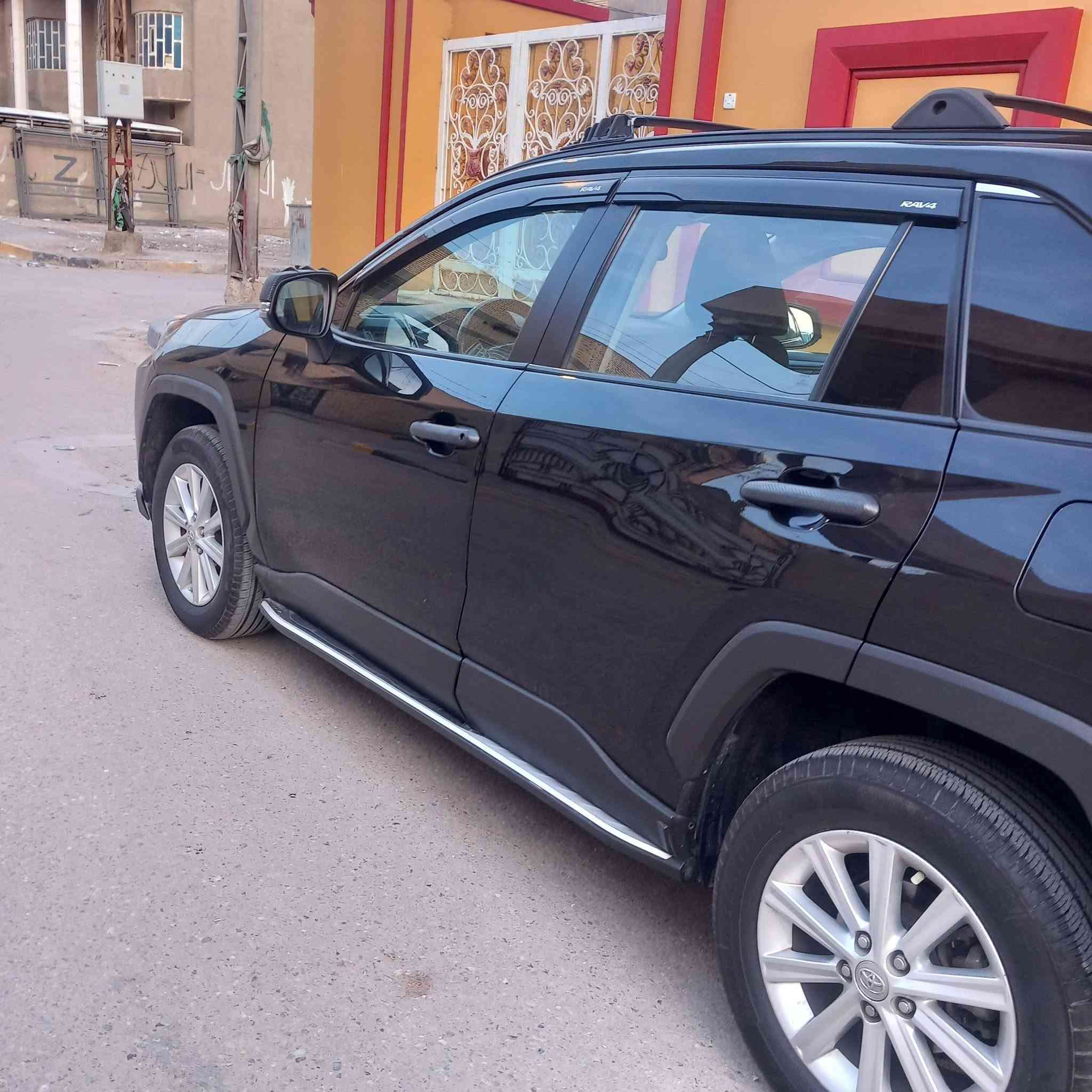 السلام عليكم من رخصت الادمن سياره راف فور موديل ١٩ وارد أمريكي حادثهة بنيد وجاملغ والباقي كفالة عامه مكينه كير كفاله تبريد ثلج رقم انكليزي سنوية ل٣٠ السعر ١٦٥ بيع مستعجل مكاني البصره رقم الهاتف ***********السياره احلى من الصور
