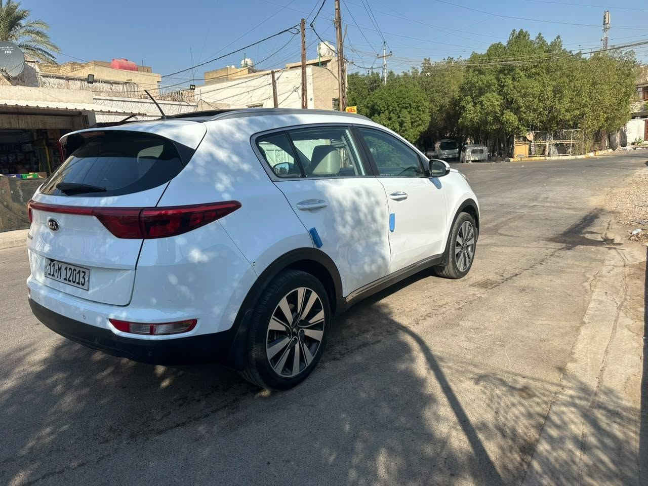 كيا سبورتج ٢٠١٧ وارد خليجي بدون حادث بدون صبغ مكينه ٢٠٠٠ دوش مواصفاتها معروفه بانوراما عدا البصمه منضومه زنون عالي ناصي زراك لايت حساس امامي و خلفي شاشه كامره  ماشيه ١٦٠ بيها طخه بسيطه بالباب عكس السايق من جوه على وضعها ممصلحه سياره جاهزه بدون اي نقص مكينه كير تبريد صدر امامي خلفي *********** الشراي يتصل *********** سعر ١٦٥ وبيها مجال بسيط  عنواني بغداد
