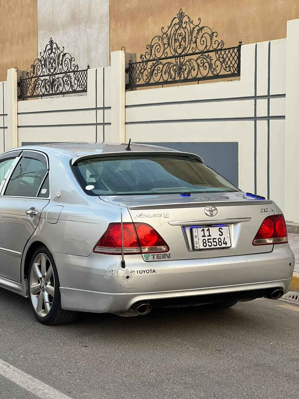 السلام عليكم كراون شاهينه للبيع 2004 السعر 115 اربع دكم فتحه بالقماره رقم الموبايل*********** @

