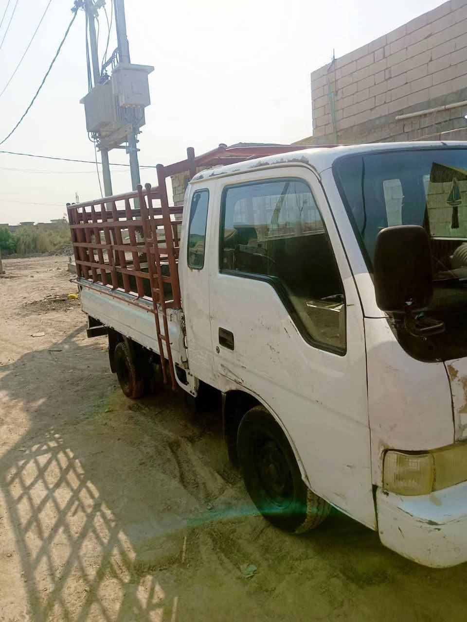 السلام عليكم سياره فنتيره موديل 1998 والله العضيم سياره جاهزه كله جاهز كهربائيات كلها شغاله تايرات جدد اكسن محرك كير جديد حداديه جديده *********** ففط اتصال موجود العنوان ديوانيه السعر 58 وبيها مجال تاخذ رقم انجليزي
