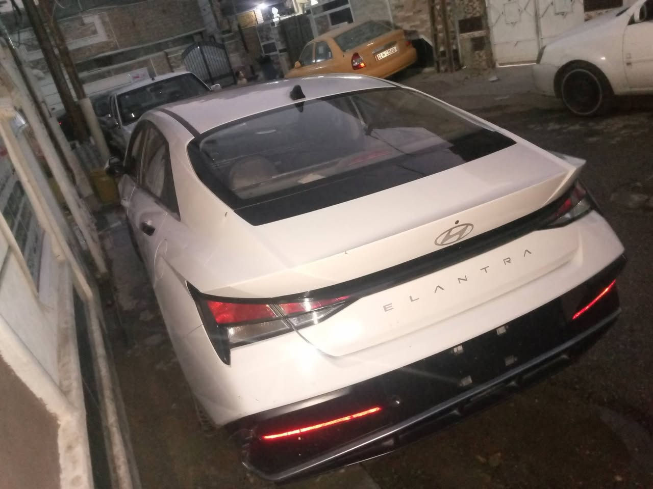 النترا24فول الفول  بصمه جلد  بيها صبغ بالصفحه تبديل جاملغ و البنيد رقم اربيل بسم شركه بيها وكاله  السياره جانت متروكه يم السمكري تعرضت لبعض السرقه  بس عوضت الاغراض شترتهن سنويتها تنتهي 30 باتري جديد صدرجديد سياره جاهزه نقصها فيت بم أو نوزل بيها خربطه بالتشغيل مره تطلع ومره تروح تخم تاير  جامت بالسائق عاطله السعر120 ورقه بلاش ابيع بدون سونار***********مكان السياره بغداد
