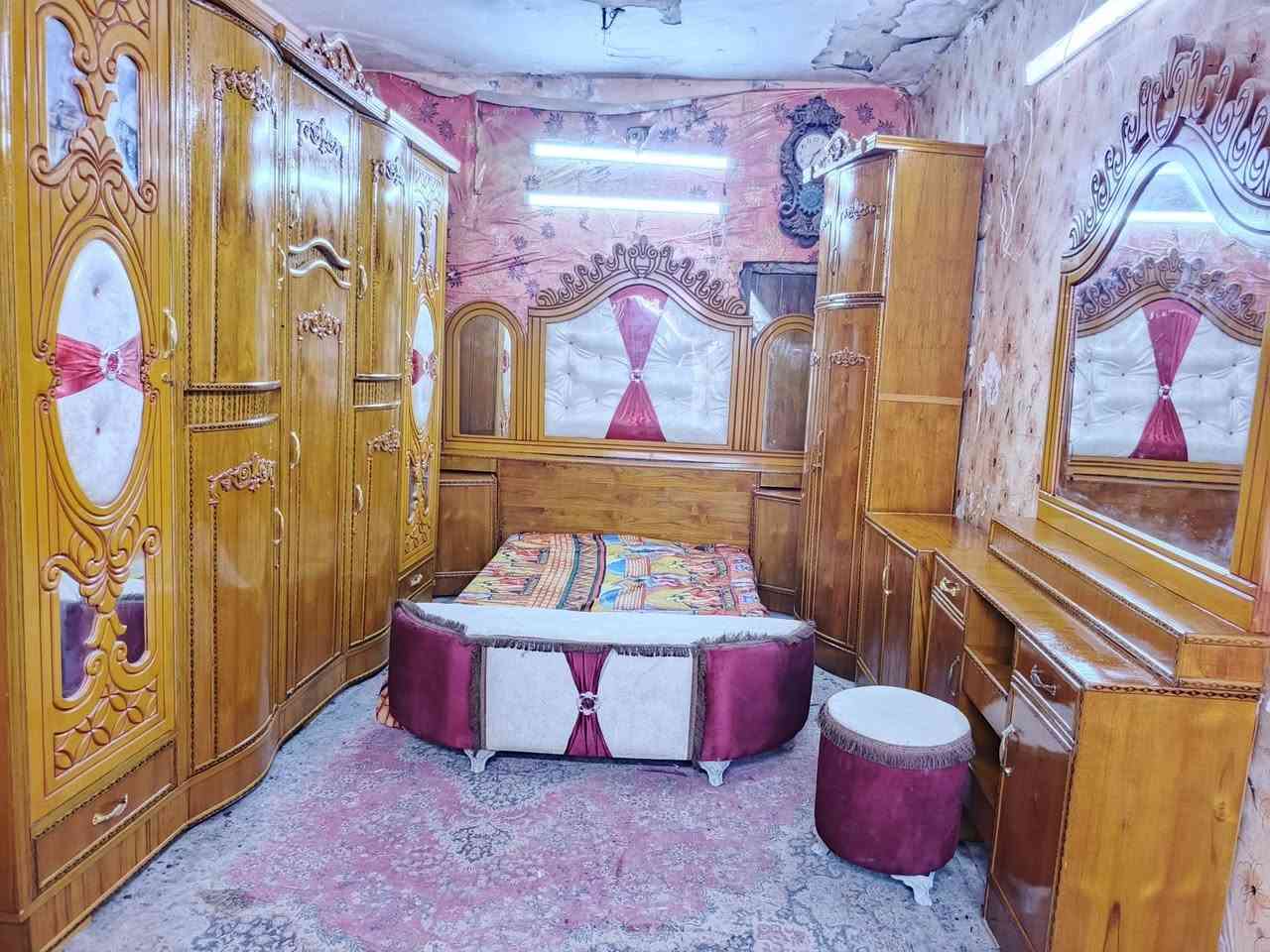 غرفه اخشاب خمس ابواب ملحق للبيع ***********السعر 750صاج الزاويه كنتوريه موديل حديث نضيفه جدن الزاويه برتفاع الكنتور اضافه شازلونه هديه زائد طابوريه مكياج العنوان بغداد وكو توصيل متواجد وتساب
