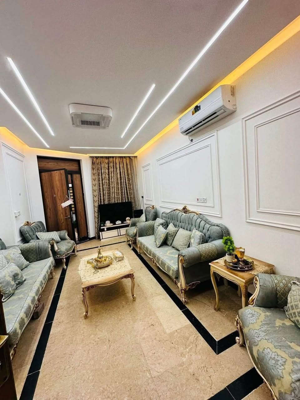 بيت للبيع مساحة  ١٧٥ م
بناءً درجه أولى 

أضلاع مستقلة/ مدخلين

موقعه📍الشعب حي العقاري الاولى موقع ممتاز

يحتوي على #استقبال #مطبخ #٣غرف #خدمات

للأستفسار آكثر الأتصال على الأرقآم 

***********

***********

مكتب الأخوين للوساطة العقارية
