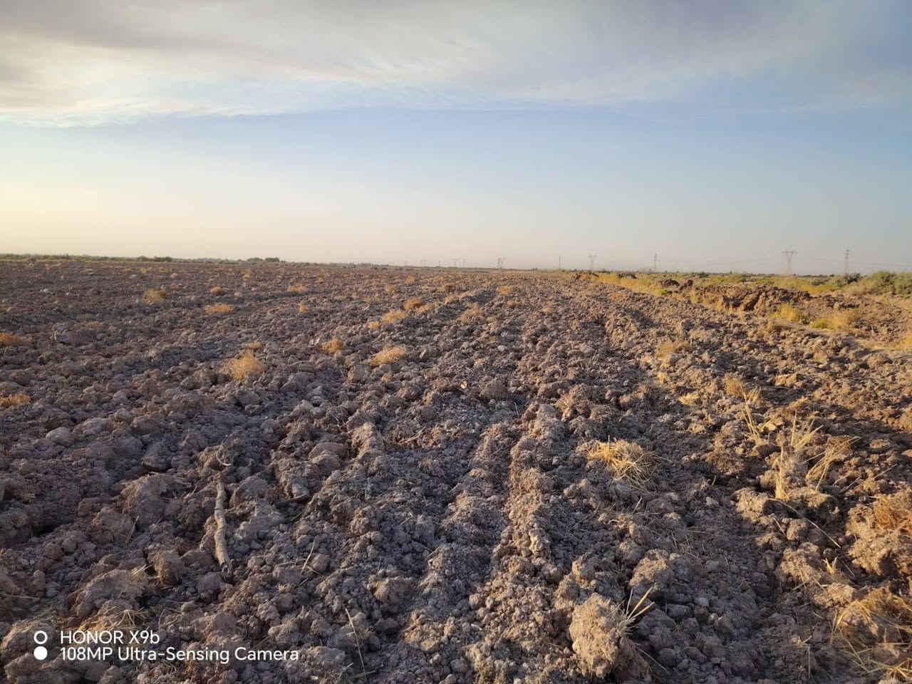 السلام عليكم ارض زراعيه 20 دونم  متوفر ماء وكهرباء  مكروبه فدان  المكان  واسط بين الحي والموفقيه الإتصال  ***********

