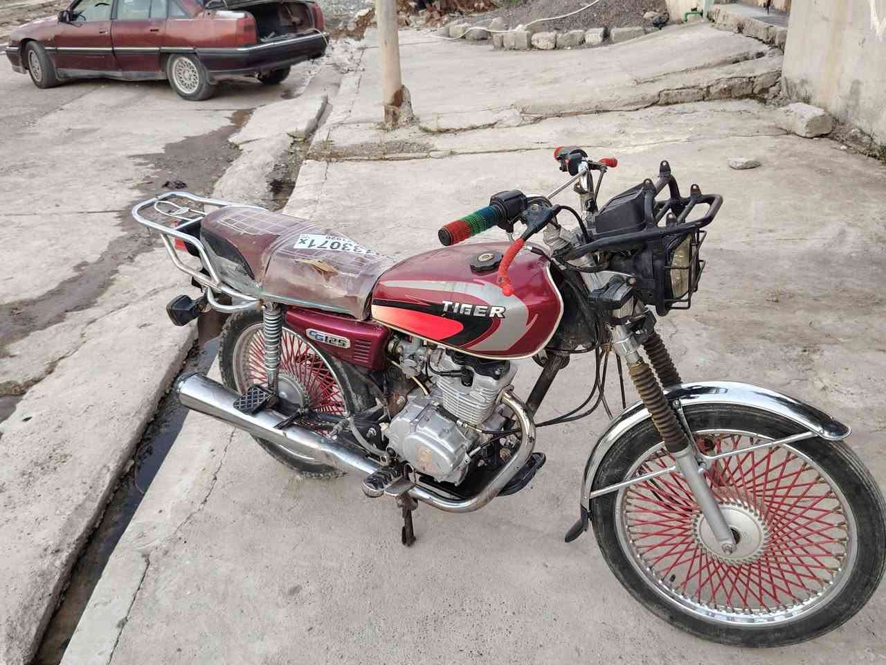 تأيكر 2020 ابو النمر با اول  السعر 350 وبي مجال قليل بس يعوز  ربط لايت    مكاني جنوب الموصل قريت أمنيرة رقم ***********
