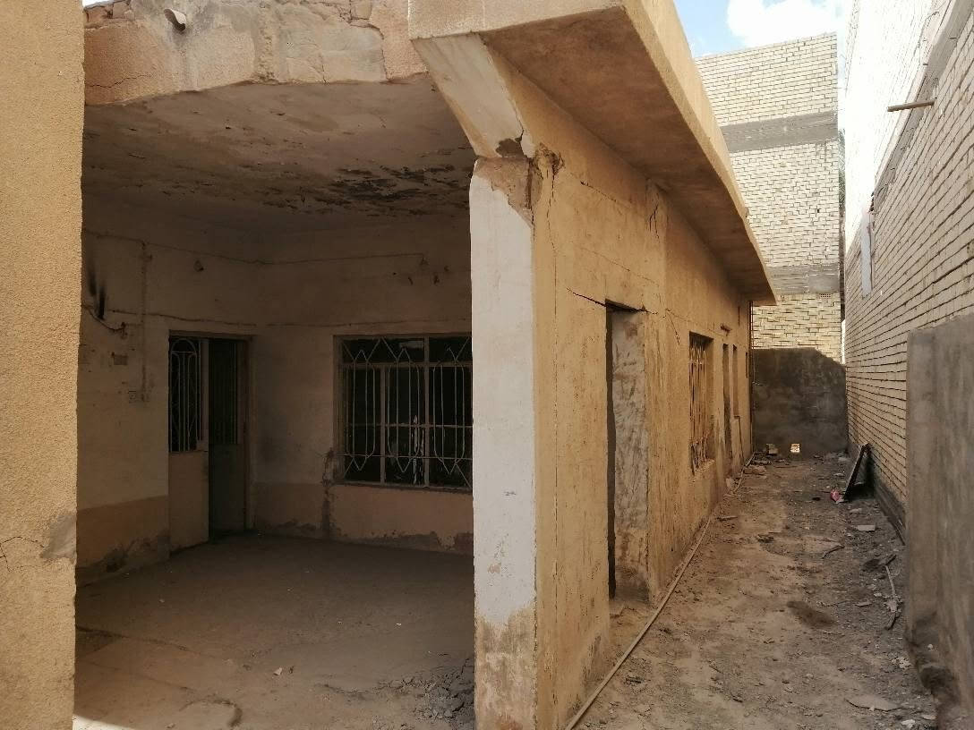 عندي بيت حي المكرمه مساحه ٢١٦ م بيت قديم مساحه ٢٦٦ بايع الحديقة ٥٠م وباقي ٢١٦ لبيع تصال على الرقم *********** منطقة ثمن تالاف بيع ومراوس النجف, العراق
