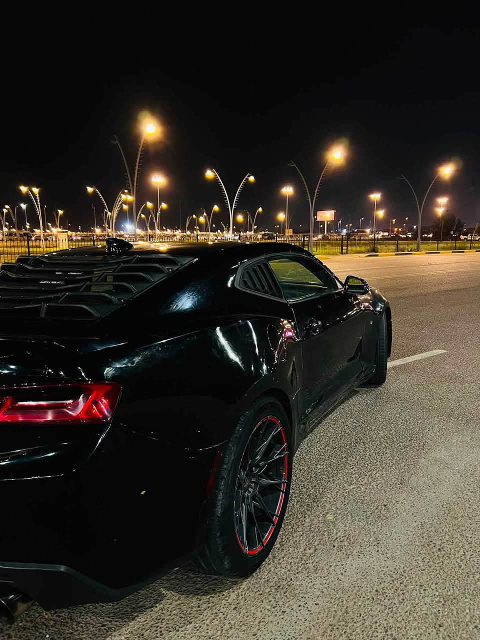 كمارو للبيع اربعه سلندر ايكوبوست وارد امريكي جاملغ وبنيد اصلي مبدل الشاوصي ما عايبه السياره مكينه كير حداديه جاهزه السنويه 2027 وكاله عامه العنوان بصره السعر 88وبيها مجال ***********
