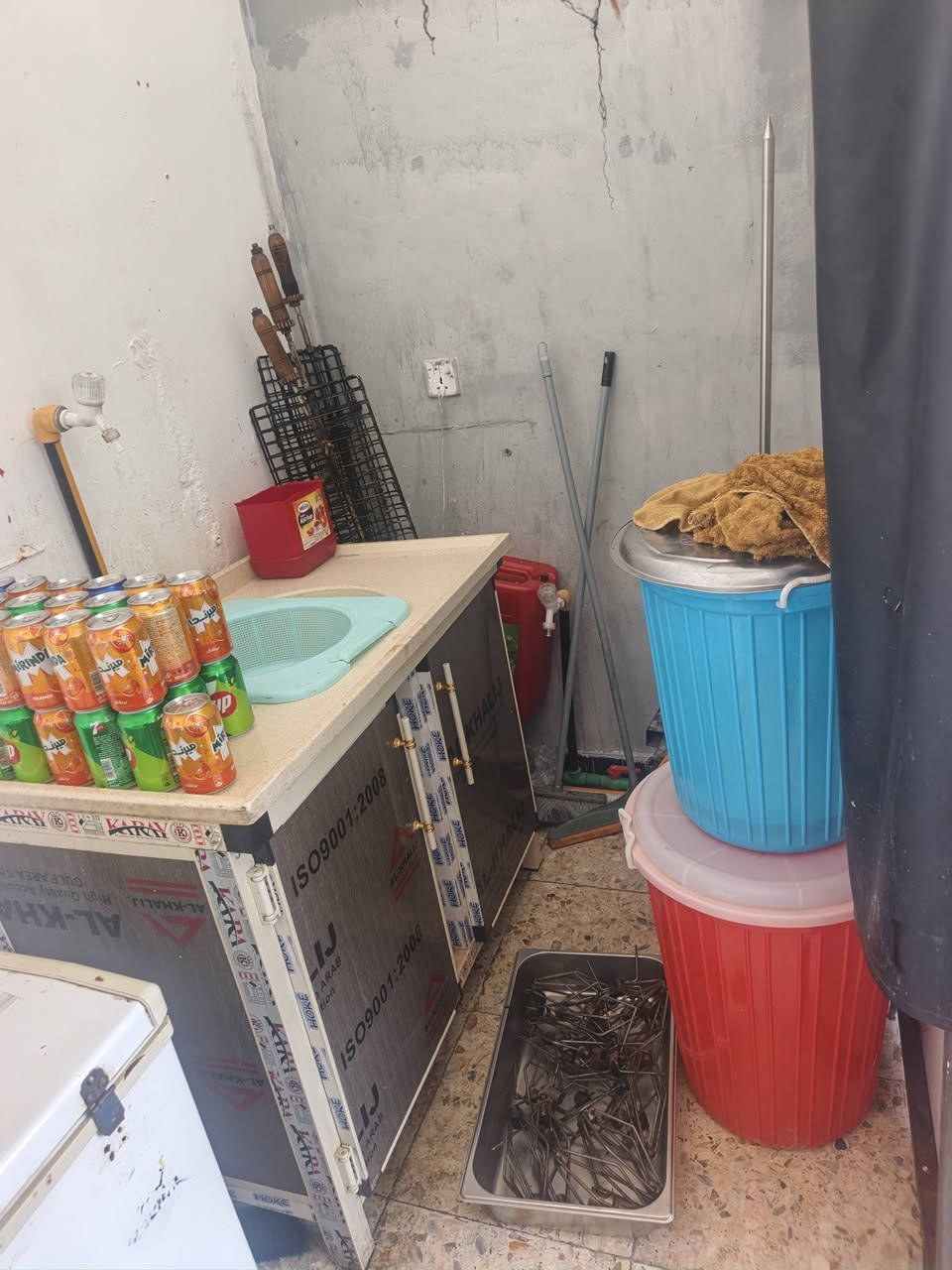 سلام عليكم مطعم متكامل من كلشي البيع مكان حي جهاد ورة مجمع نسيم رقم الهاتف***********
