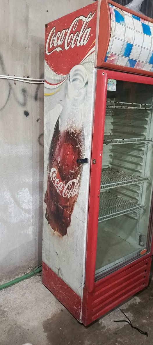 ثلاجة عرض • باب زجاج • نظيفة