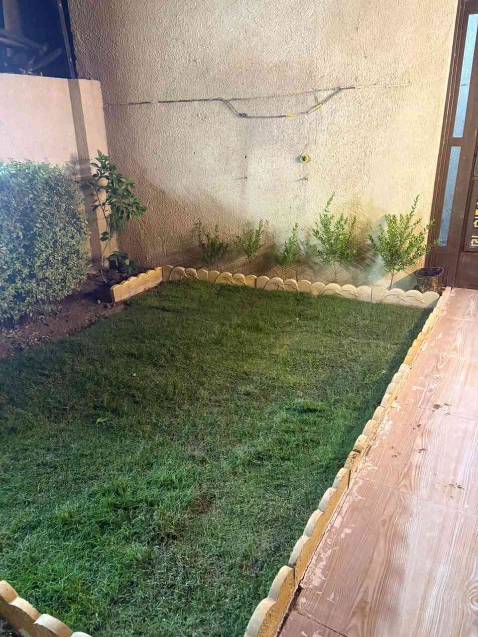 دار للبيع الزعفرانية حي الشموخ قرب المستوصف الصحي المساحة180م طابفين واجهه 9 نزال 20 سعر المتر 1300 وبي مجال الاستفسار الاتصال ***********
