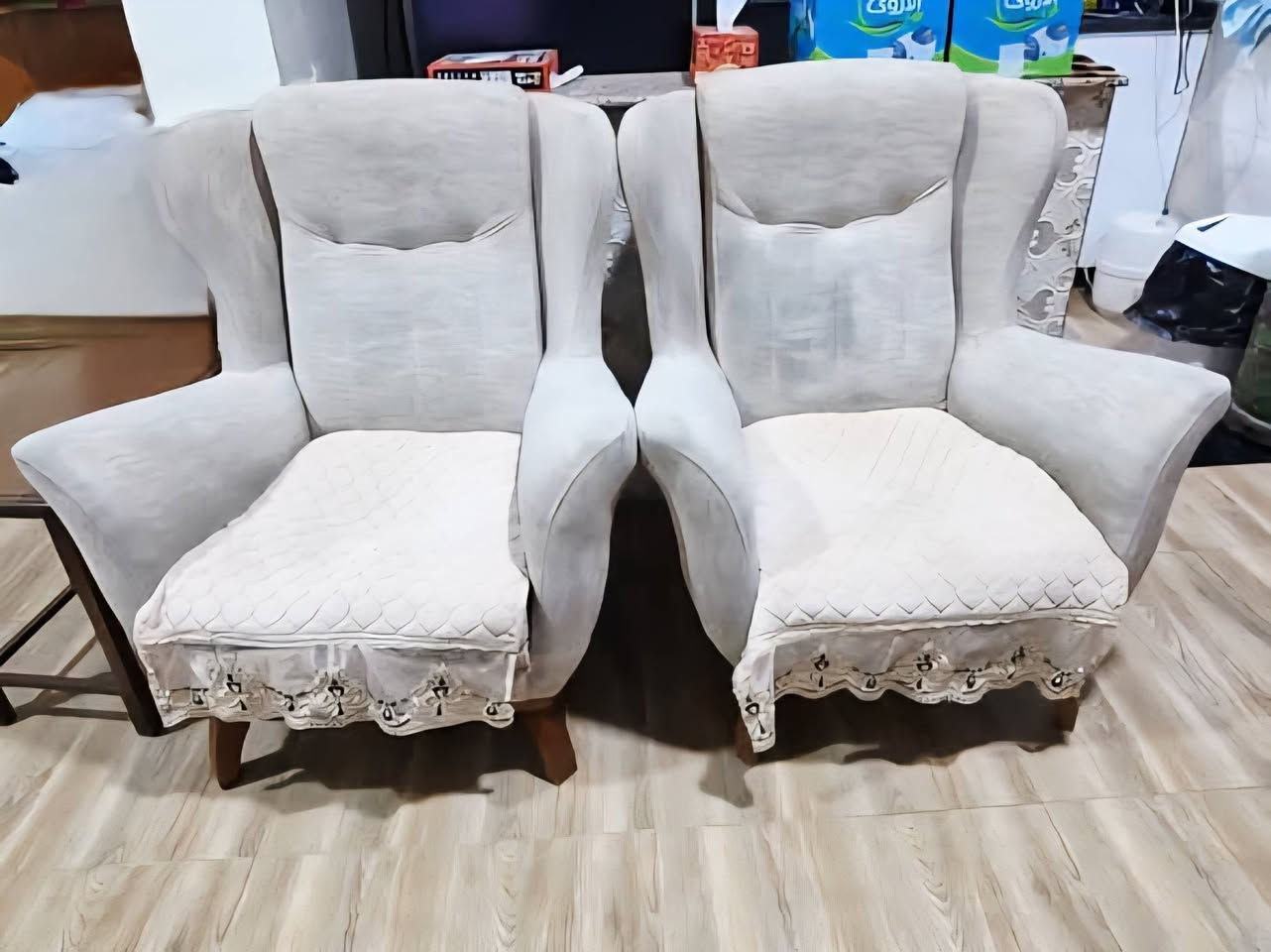 🛋️ للبيع طخم قنفات  أنيق ومميز ✨

طخم قنفات متكامل وأنيق، لون هادئ وفخم ومناسب للصالات والمجالس.
10 مقاعد 
🔹 قنفة ثلاثية عدد 2 
🔹 قنفة ثنائية 1
🔹 كرسيين مفرد 
🔹 قماش ناعم ومريح ووتر بروف 
🔹 تصميم راقي وأرجل خشبية
🔹 الحالة جيدة ونظيفة

💰 السعر 850 الف  وقابل للتفاوض للجادين
📍 المكان: البصرة / القبله 
📞 للاستفسار والتواصل: *********** 
فرصة حلوة للي يريد طقم مرتب وأنيق للبيت 🏠❤️
الصور حقيقية، والمعاينة خير دليل.

نص مكتوب في الصور:
- مناسب للبيت والمجالس للبيع طقم كنب أنيق ومريح طقم متكامل (كنبة ثلاثية + كنبة ثنائية + 2 كرسى) تصميم عصري وأنيق يناسب جميع الديكورات قماش ناعم ومريح بجودة عالية هيكل قوي ومتين للاستخدام الطويل حالة جيدة ونظيف مع بعض تفاصيل البسيطة فرصة مميزة لا تفوتها السعر مناسب والقابل للتفاوض للاستفسار أو المعاينة يرجى التواصل