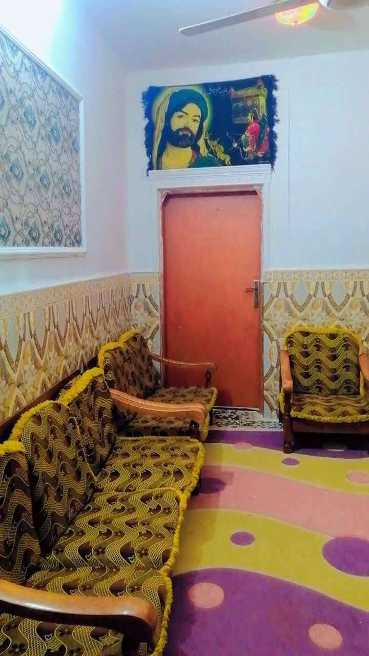 يا الله السلام عليكم بيت ٨٠ متر واجها ٤ ونزال ٢٠ بناء بلوك عكاده بحي النداء بل ٥٩ رابع قطعه عن شارع ٦٠ الترابي الاخير بي غرفه صاله مطبخ استقبال تخاريج بيت بسمي نضيف  سعر البيت ٥٢ وبي مجال بصيط شراي تعال شوفه  او اتصل ***********
