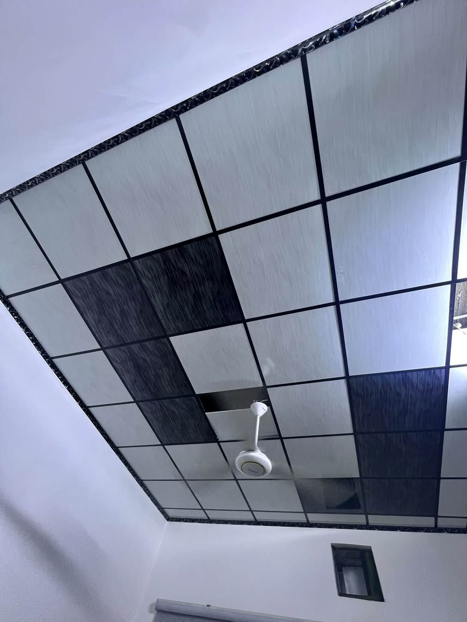 السلام عليكم عملي داخل موصل فقط
عملي سقوف ثانوية جبسن بورد 
سحبات ملكية ديكورات بلازمة 
سحبات ملكية 
كل يلي عليك تختار الديكور واحنا ننفذ 
اي ستفسار يرجه مراسله صفحه خاص 
رفم تواصل ***********
*********** يوجد وتساب
