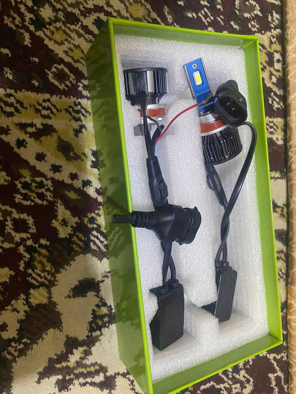لايت زنون جديد بس بي فيشه مقطوعه موجوده كامله
معروض ب 40 وبي مجال بصيط ***********
