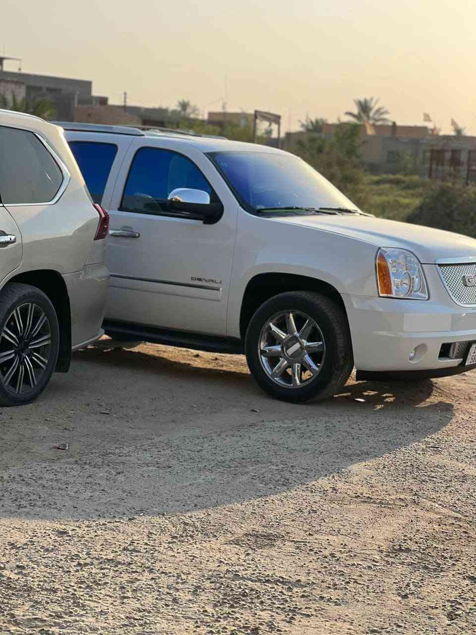 يوكن دنلي 2011 خليجي رقم بغداد الجديد
مكينه 6200
فور ويل
فتحه بالسقف 
جام بولرايز
كشنات جلد بيجي
دشبول قرميلي
تبريد بالكشنات
شاشه بلاديه
كامره خلفيه
اشاير بالمري
وهواي بيها مواصفات بعد الدنلي معروفه مواصفاته
سياره كفاله من الصبغ
بيها كم بارد بسيط فقط
مكان البصره قضاء المدينه 
السعر 204 وبيها مجال 
***********
