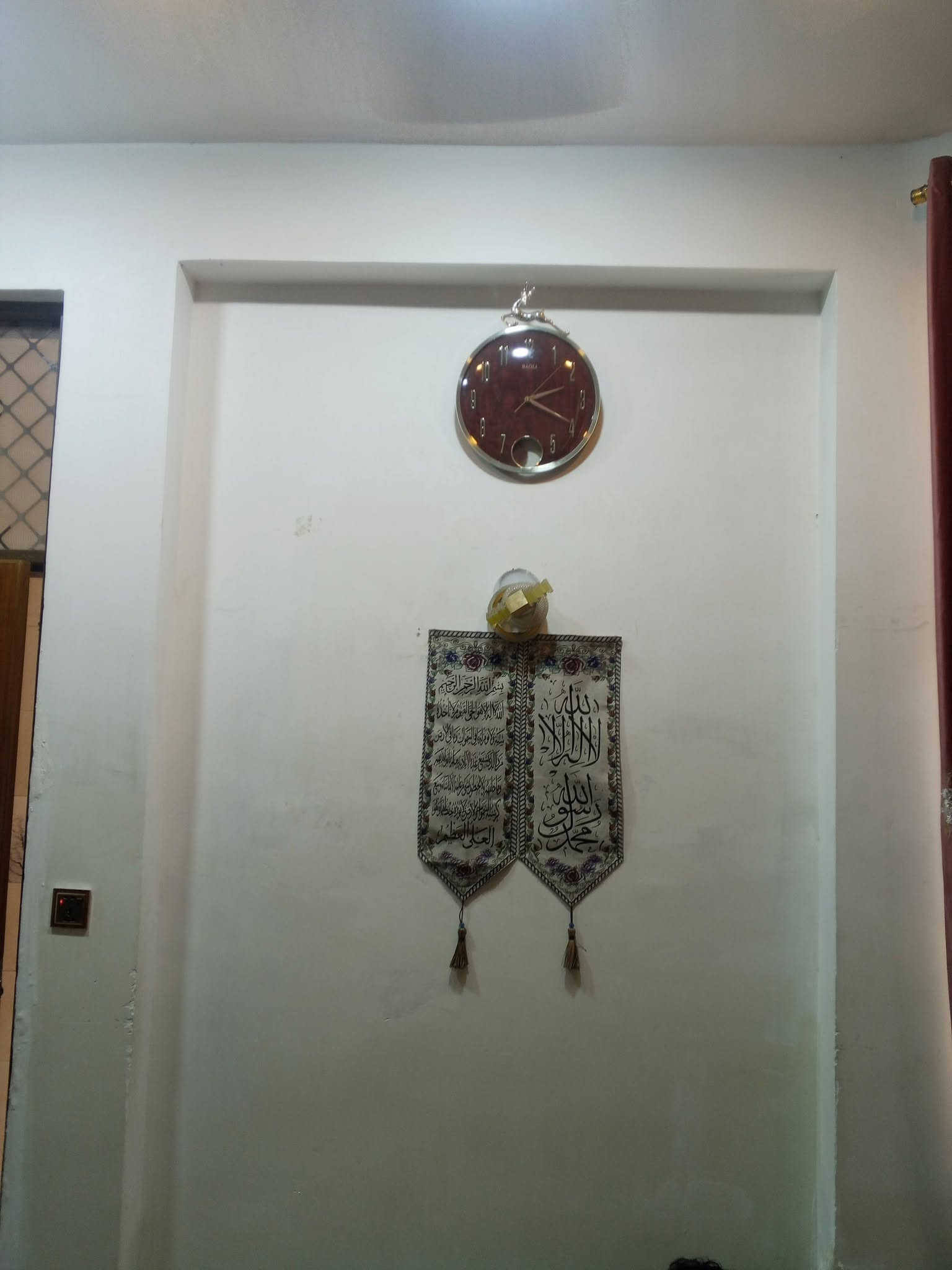 السلام عليكم ورحمة الله وبركاته
بيت للبيع مساحه 85 بس بل سند 80 بيت نضيف كلش 3 غرف نوم  استقبال صاله خدمات عنوان شارع المرور 
قريب عل شارع العام 
السعر خاص
***********
