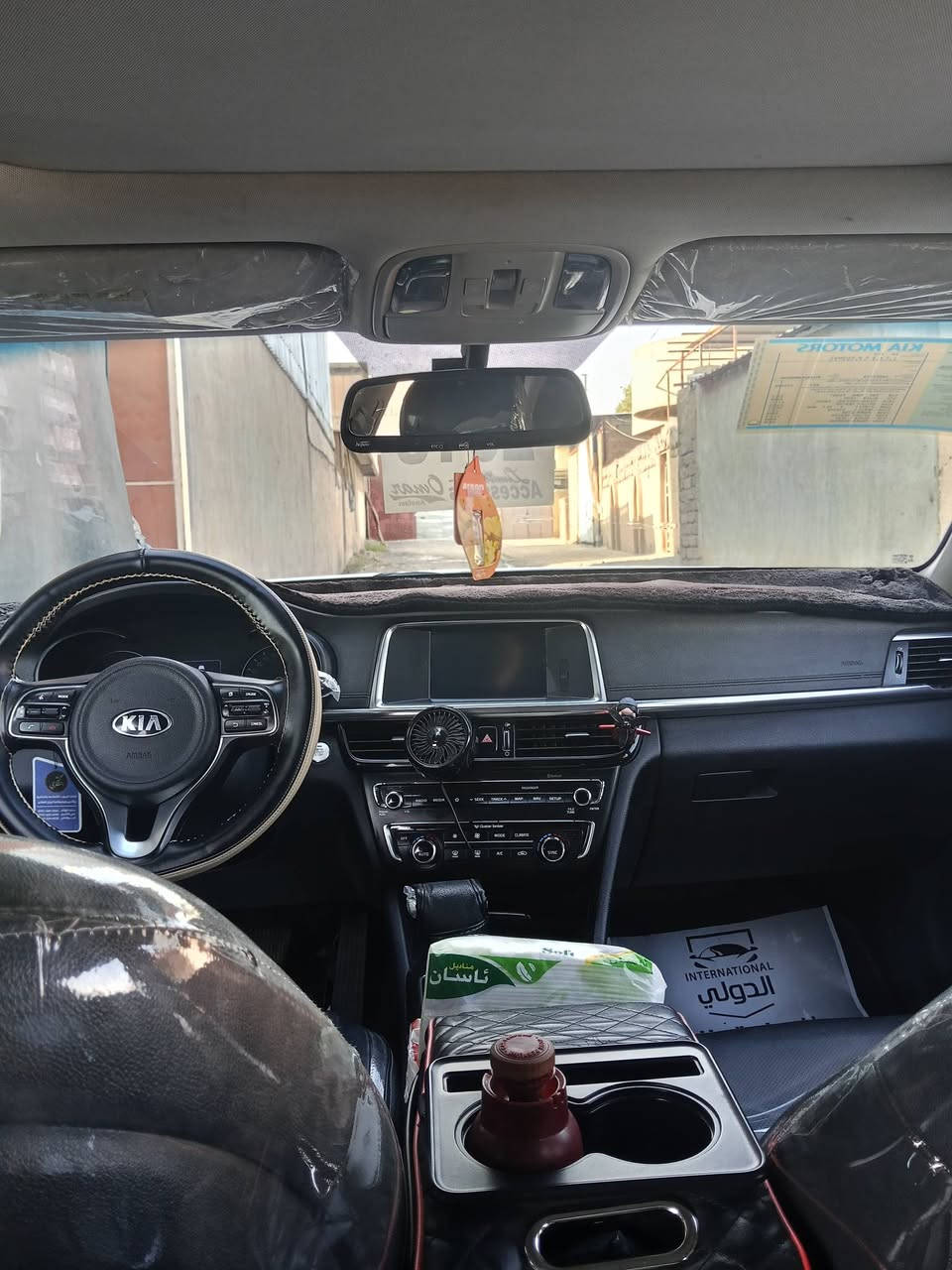 للبيع اومراوس مع سيارة حديثة 7 راكب...KIA /k5 شكل اوبتما 
2018 1/1 فول فول مواصفات 

محرك 2000 دوش 

وارد خليجي... 
مابيها لا ضرر ولا تعديل لون ابيض

بانوراما سلايت مري شفط 

اشاير مري 

تحديد سرعة

نظام ايكو/ سبورت 

كشنات تدفئة 

كشنات كهربائية 

تبريد قطعتين 

تدفئة بالستيرن 

اشارة ترحيب 

لايت زينول سيارة جاهزة   طخم جديد بطارية جديدة رقم نينوى .. كابون بانزين سيارة ماتصرف عليها دينار 
***********/ مكان السيارة بالموصل...
