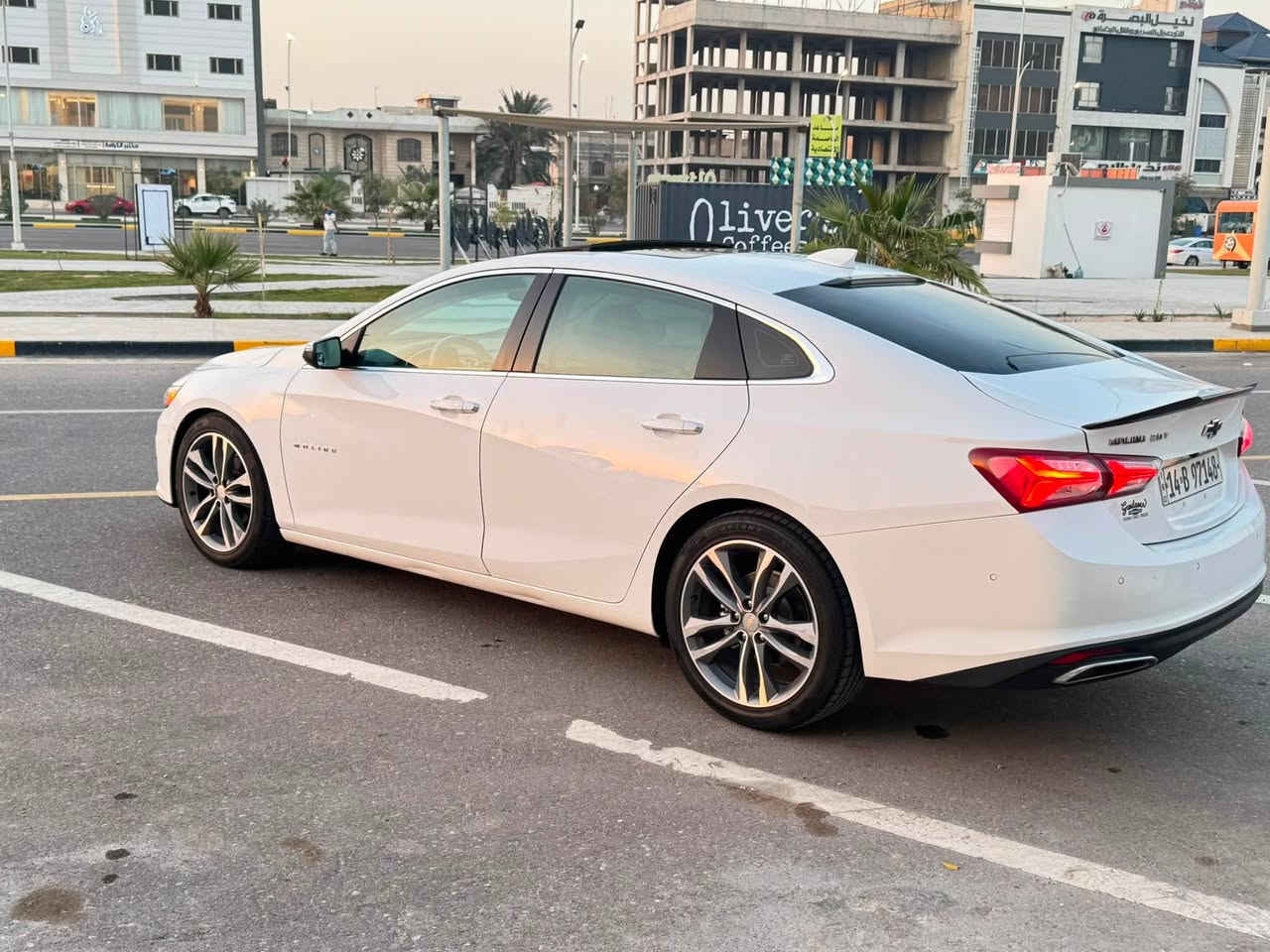 ماليبو بريمير 2022  #PREMIER 2.0T 

بيع او مراوس

محرك 2000 توربو  
4 سلندر سياره كلش قويه 
ناقل حركة أوتوماتيكي 9 سرعات. 
ماشيه 125 الف كيلو 
نظام دفع أمامي
مقاعد جلدية كهربائي للسائق والراكب
وخزن ميموري 1.2.3
فتحة سقف كهربائية بانورامية 
نظام صوتBoss
تبريد وتدفئة جميع المقاعد حتى الخلفي 
تدفئة ستيرن
كاميرا خلفية
نظام دخول وتشغيل عن بعد. 
مري قلاب
مراقبة ضغط الإطارات
وسائد هوائية متعددة.
رادار امامي و جانبي
حساسات خلفيه اماميه 
اوتو ستوب 
اوتو بارك 
 البريمير معروف بل مواصفات 
حادثهاا موضح بالصور تبديل بنيد وجاملغ 
كير مفتوح مبدل فلتر وكلجات الثالث 
رقم بصره معوقين
مكان السياره البصرة دور الشرطة
***********
