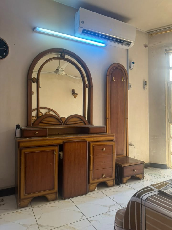 السلام عليكم غرفه مصريه للبيع السعر ٤٠٠للتواصل الاتصال على رقم ***********
