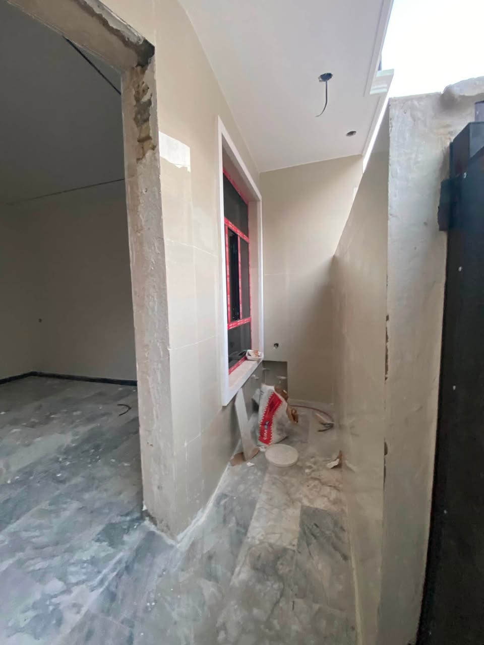 دار للبيع بناء حديث🏠
 المساحة: 75 متر مربع (بناء حديث)
 الموقع: بغداد – الشعب / حي البساتين
تفاصيل وتصميم الدار:
 🛏️ 3 غرف نوم واسعة
 🛋️ استقبال مستقل
 🍳 مطبخ بتصميم حديث
 🚿 مجمع صحيات عدد (2)
📞 للاستفسار والتواصل:
***********
📍 مكتب المصطفى للعقار
بغداد – الشعب / حي البساتين
أهلاً وسهلاً بكم في أي وقت للمعاينة والاستفسار!
