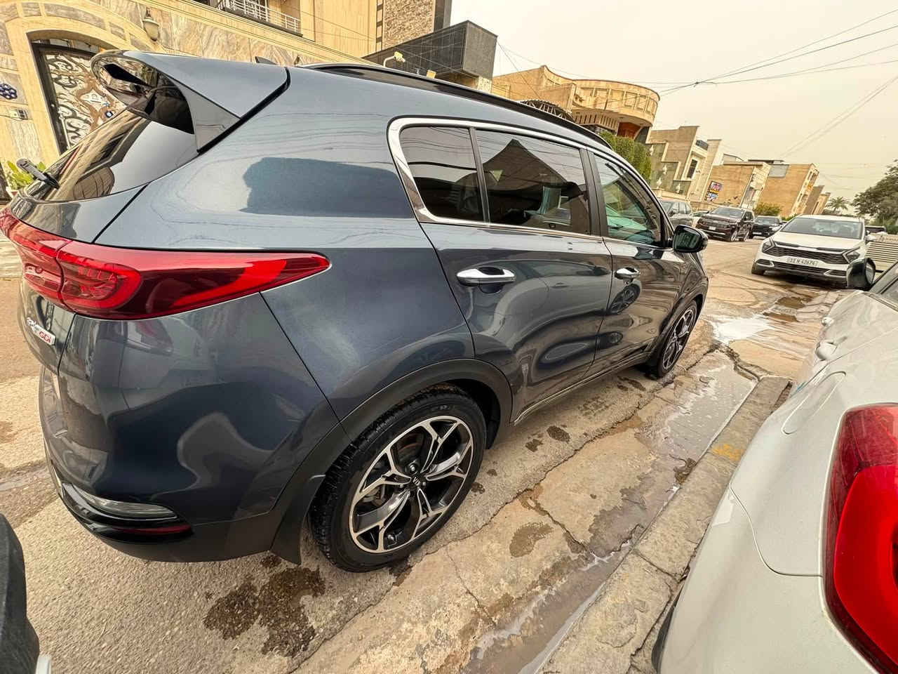 السلام عليكم…
Kia Sportage SX

موديل: 2022

الرقم: بغداد

المحرك: 2.0T-GDI

المواصفات:

* الفئة SX فول سبورت بانوراما

* كير 6 نمر

* بصمة تشغيل

* بصمات أبواب وجنطة

* سايد بريك بصمة

* نظام ترحيب عند الاقتراب

* شيفتات سرعة

* مثبت سرعة

* توقف ذاتي

* 3 وضعيات قيادة (نورمال، اقتصادي، سبورت)

* رادار أمامي وخلفي

* حساسات أمامية وخلفية

* نقطة عمياء

* كاميرا تدور بحركة المقود

* المرايا شفط كهربائي

* إشارات بالمرايا

* الجنطة شفط كهربائي

* جنطة ذكية تفتح عند الاقتراب

* كشنات أمامية كهربائية

* كشنات جلد

* كشنات حار / بارد

* تدفئة مقود

* نظام مناخ منفصل

* مقود حرف D

* تحكم جهتين بالمقود

* شاشة أعطال

* شاشة كبيرة

* أوتو دم

* نظام منحدرات

* مانع انزلاق

* تحديد مسار

* ويل 19

* بدلات نيكل

* 8 سماعات دمام

* نظام حكاية

* 12 وسادة هوائية في الجسم والكشنات

* شاحن وايرلس

* 3 منافذ طاقة ومنفذ USB

* LED ليلي نهاري

* بروجيكتورات

* اريل نكفيشن

* 4 ويل كروم

* ماشية 76 ألف ميل

* جميع الإيرباكات سليمة

* بدون حادث، فقط تخريب

*  صبغ جاملة خلفي أيمن 

* بارد صندوق

السعر المطلوب: 195 ورقة و(بيهة مجال)

رقم الهاتف: ***********
