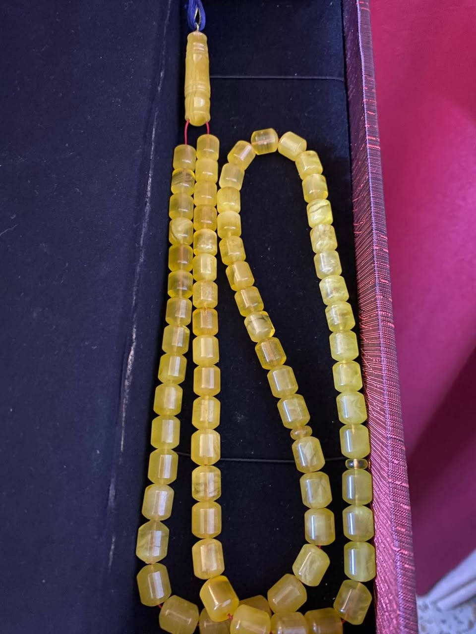 سلام عليكم ورحمة الله وبركاته
جمعه مباركه على الجميع
وزن ٥٣ غرام سعر الغرام ٥ دولار 
عدد الحبات ٧٢ حبه
مكاني بغداد مدينه الصدر ***********

