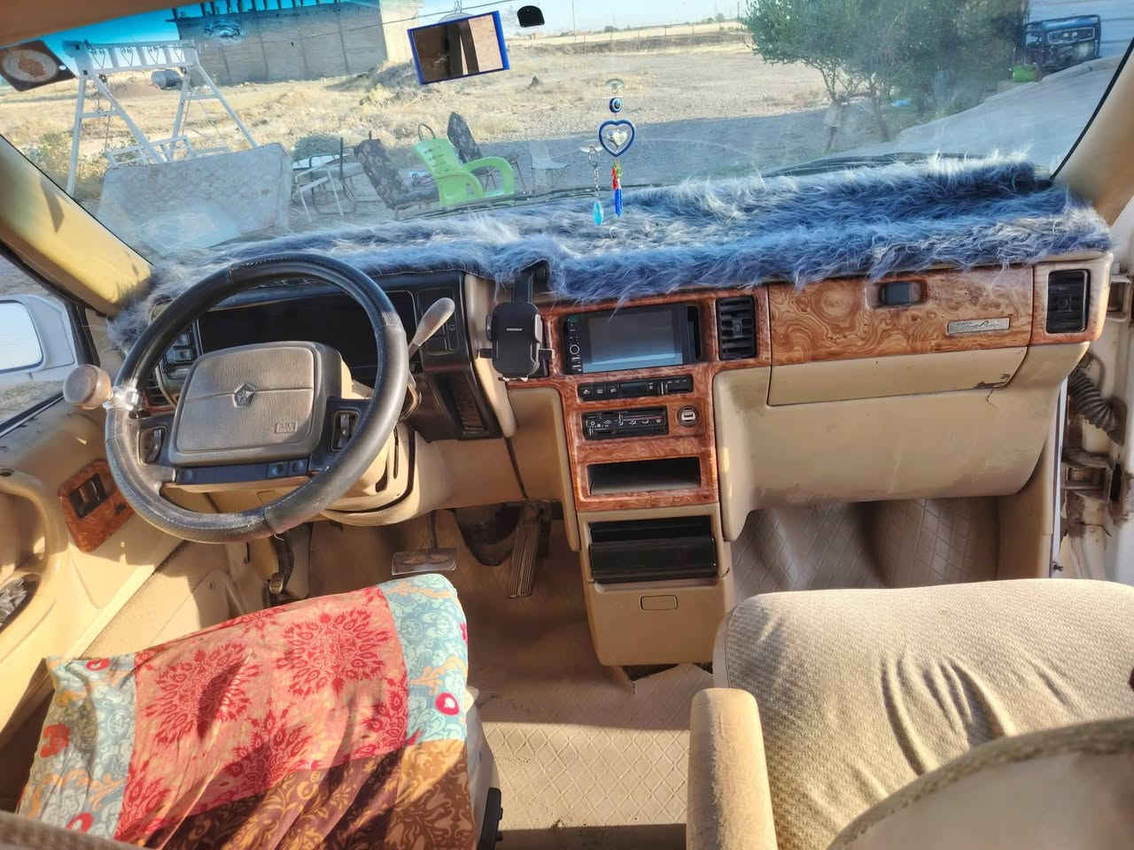 السلام عليكم سيارة دوج ٧راكب موديل 1992 محرك بلادي الرقم كركوك سنويه جديده بيها خلل بسيط بالكهربائيات سعرها 18 ورقه وبيها مجال بسيط الشراي بس يتصل على الرقم *********** مكاني تكريت.
