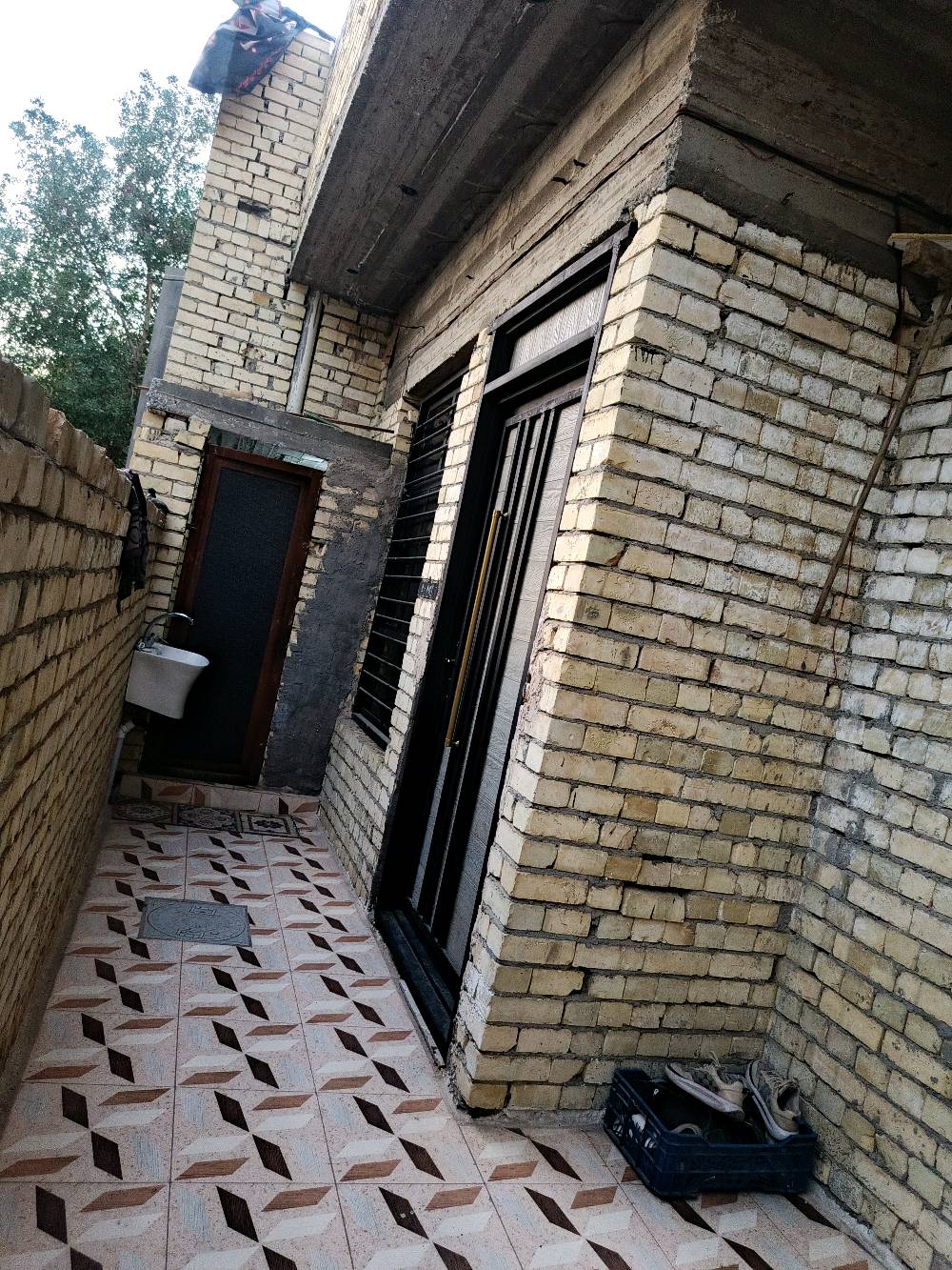 يالله السلام عليكم خوان بيت للبيع في الدورة البعيثة مقابل مجمع العدل الثاني شارع البيطرة مساحة 150متر عقد 117 متكون من غرفتين نوم  وصالة واستقبال  وصحيات  و حمام داخلي ومطبخ
السعر  110مليون وبيه مجال 
  الرقم  الاستفسار ***********
 الرقم الثاني ***********
السلام عليكم بيت للبيع في الدورة البعيثة مقابل مجمع العدل الثاني شارع البيطرة مساحة 150متر عقد 117 متكون من غرفتين نوم  وصالة واستقبال  وصحيات  و حمام داخلي ومطبخ