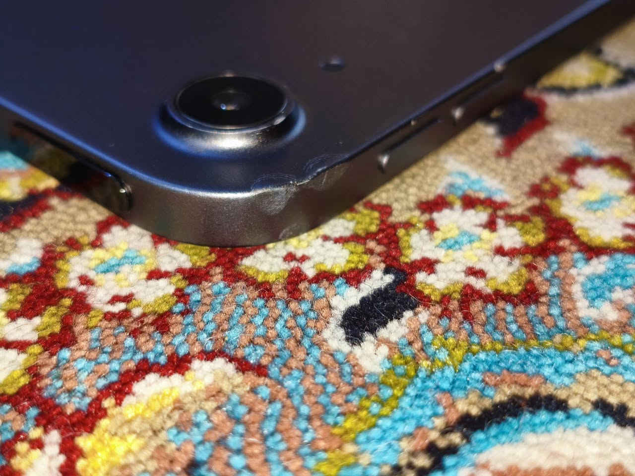 ايباد اير جين ٥
Ipad air gen 5 

معالج M1 وشاشة حجم ١٠.٩ انش و ذاكرة التخزين 64 جيجا بايت وسطوع الشاشة 500 nits شحن يدوم أكثر من 10 ساعات.  كاميرا أمامية 4k 60fps كاميرا أمامية 12 ميجابيكسل ultra wide يحتوي على بصمة اصبع مدمجة مع زر التشغيل 

للتواصل والاستفسار مع الرقم ***********
السعر 400الف
