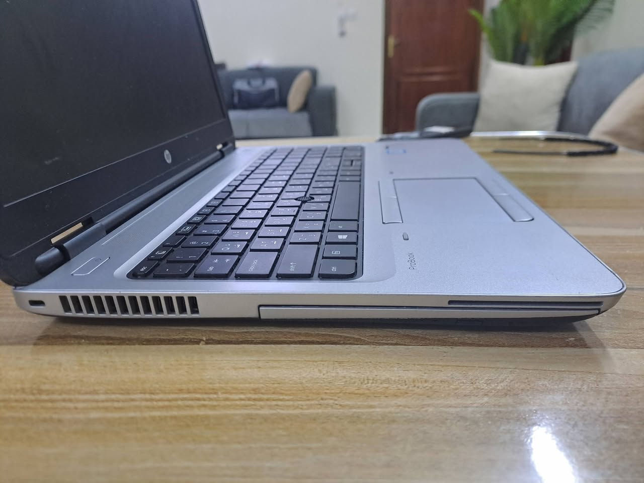 💻 HP PROBOOK 650 G2
نظافة فوق 90%  ... مناسب للألعاب 🕹

🔹 CPU: Intel Core i5 – الجيل السادس
🔹 RAM: 8GB
🔹 Storage: SSD 256GB ⚡
🔹 VGA: AMD خارجي 2GB 🎮
🔹 Screen: 15.6" FHD 🖥️
🔹️مشغل اقراص DVD-RW 
✨ جهاز عملي ومناسب للدراسة، العمل، البرامج المكتبية والاستخدام اليومي.
#السعر  280 الف 💸💰➡️➡️➡️
للتواصل 
WhatsApp📱
***********
