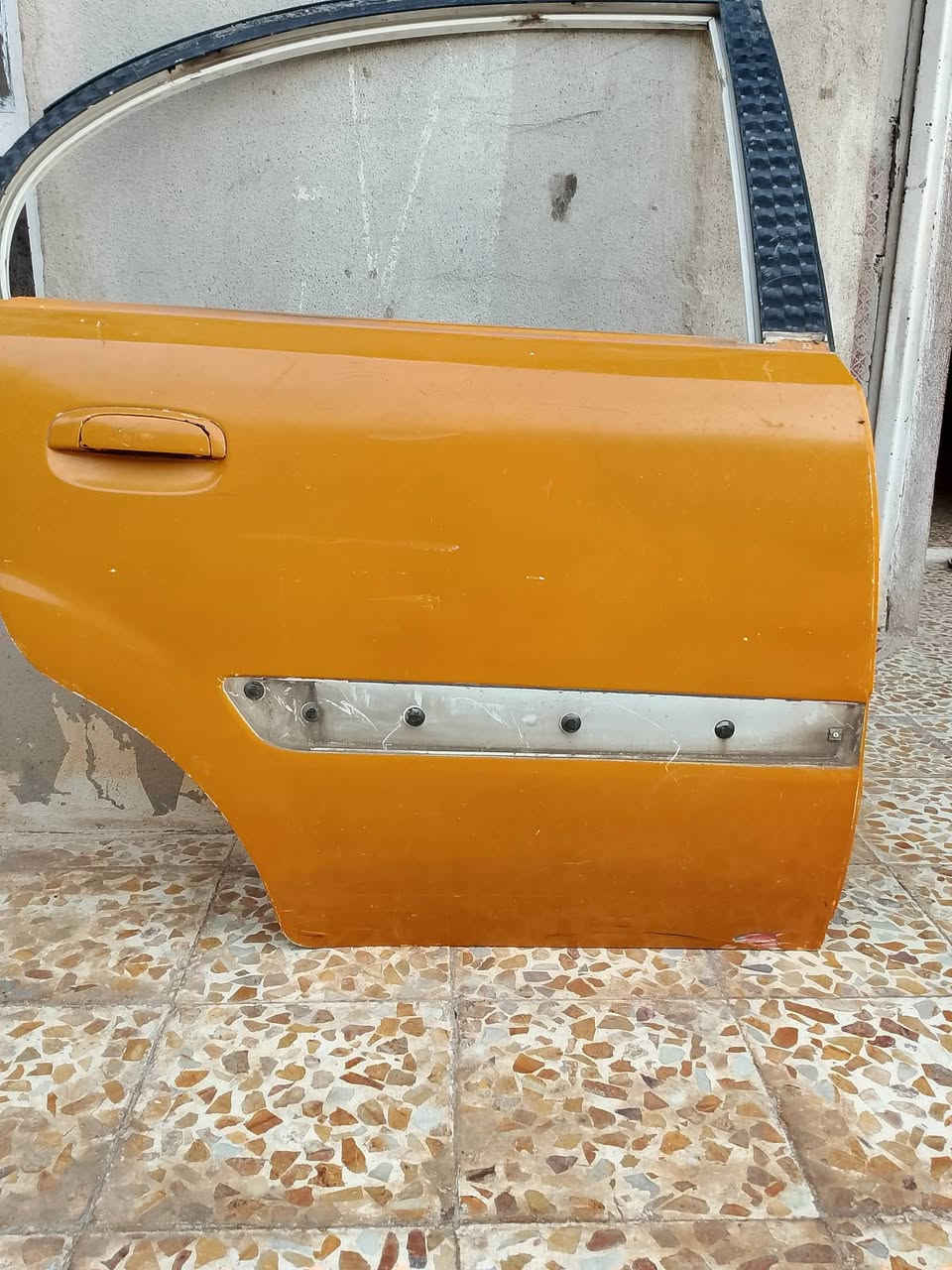 قطع غيار كيه ريو • ابواب داخل بيض • دعاميه خلفية