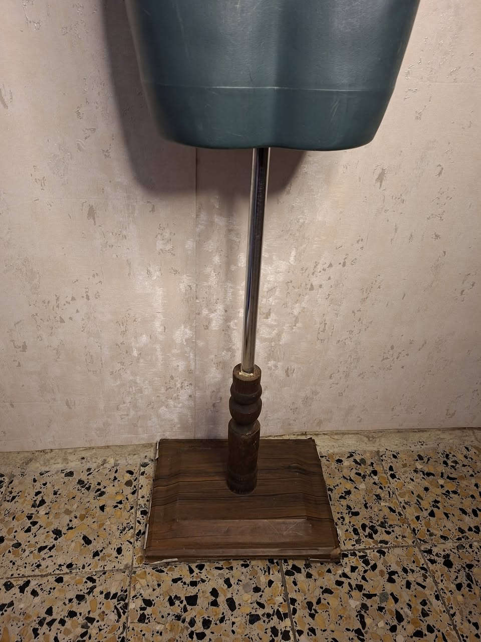 منيكان نضيفه للبيع سعرها ١٥ مع توصيل قفل *********** واتس او خاص متوفر
