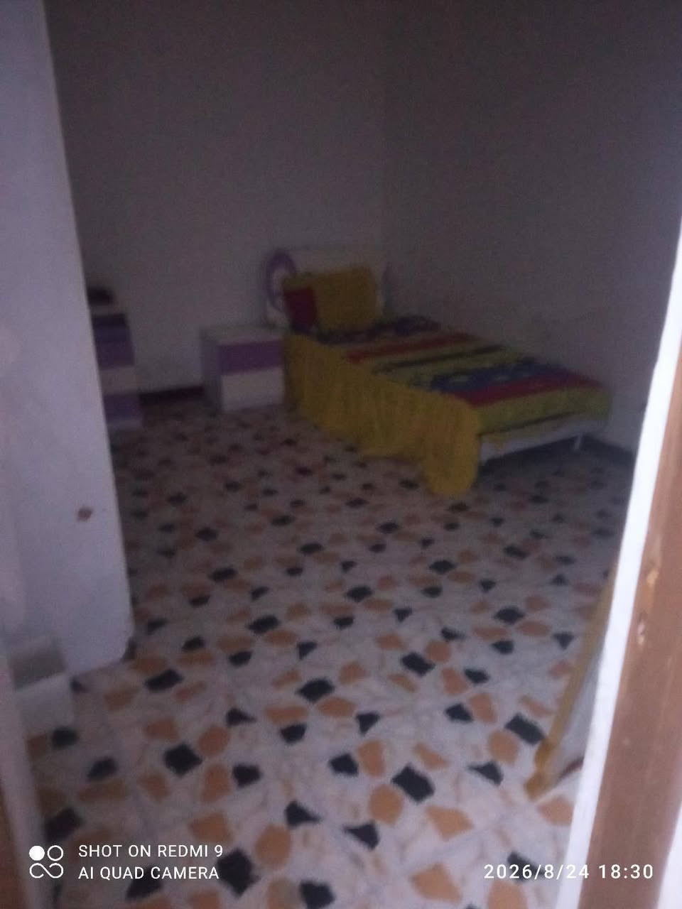 لدينا عروض اسعار حلوة بيت مساحه 120م طابو زراعي سند 25 تحويل مباشر استقبال وغرفه مطبخ كندر وحديقه داخليه العنوان ابو خستاوي شارع الغسل استفسار ***********
