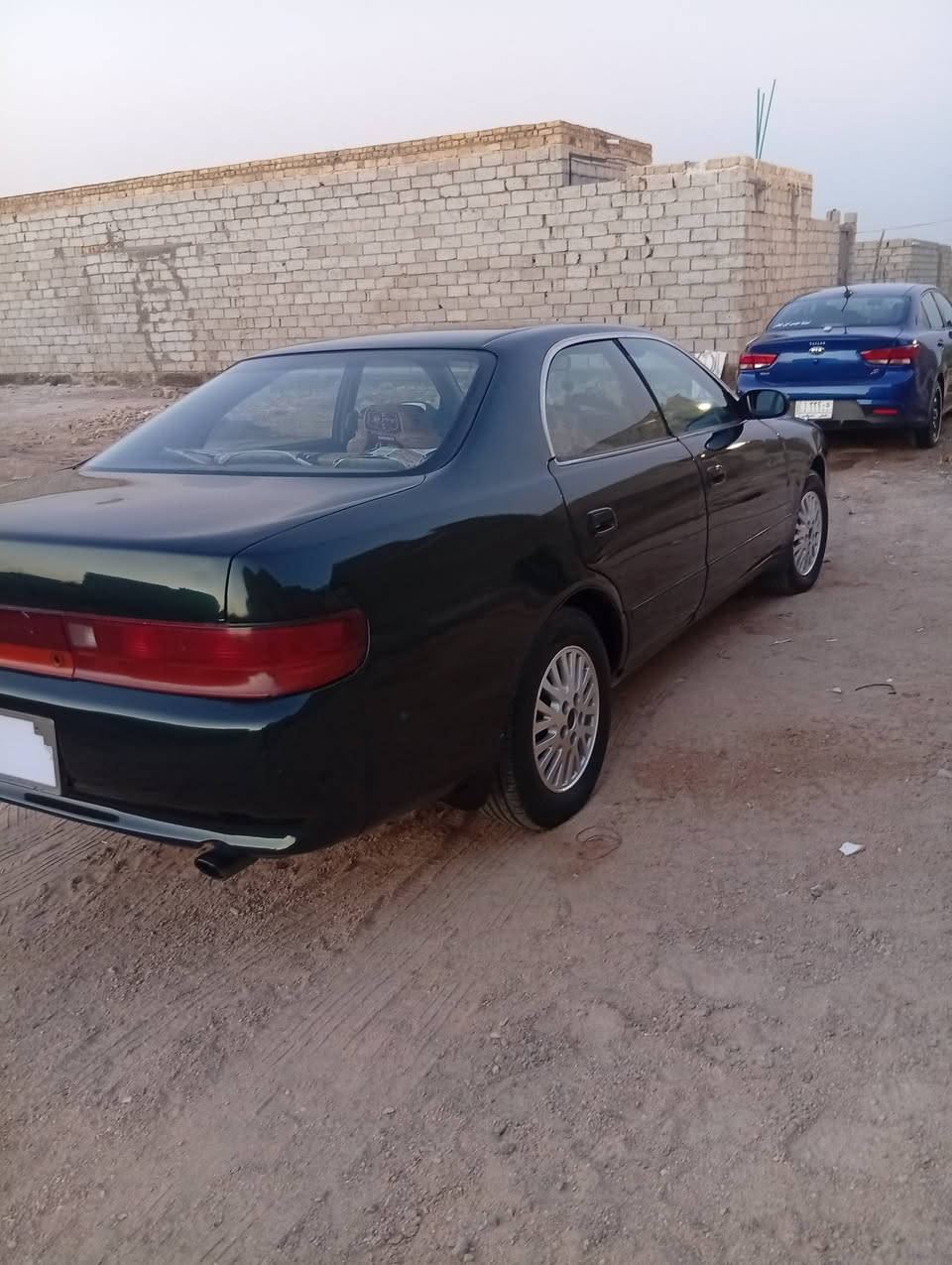 شيزر نفخ ياباني موديل 1992م السياره جاهزه من كلشي السياره مكفولة من كص ونقل الجثه والضربه سياره متعوب عليه حداديه جديده مشط استيرن جديد تخم تاير كله جديد تبريد شغال كير ومكينه استوني شادهن من النجف مكينه 2ونص ديلكو غرفه جديده افراش جنطة جديد رقم واسط دولي باسمي تداور وين ماكان اني داورته بالنجف وين ما يعجبك السياره مال جناي الله شاهد لو ما محتاز ما ابيعه و بالعافيه على يأخذه السعر58وبيه مجال للشراي العنوان غماس الدوانيه ***********
