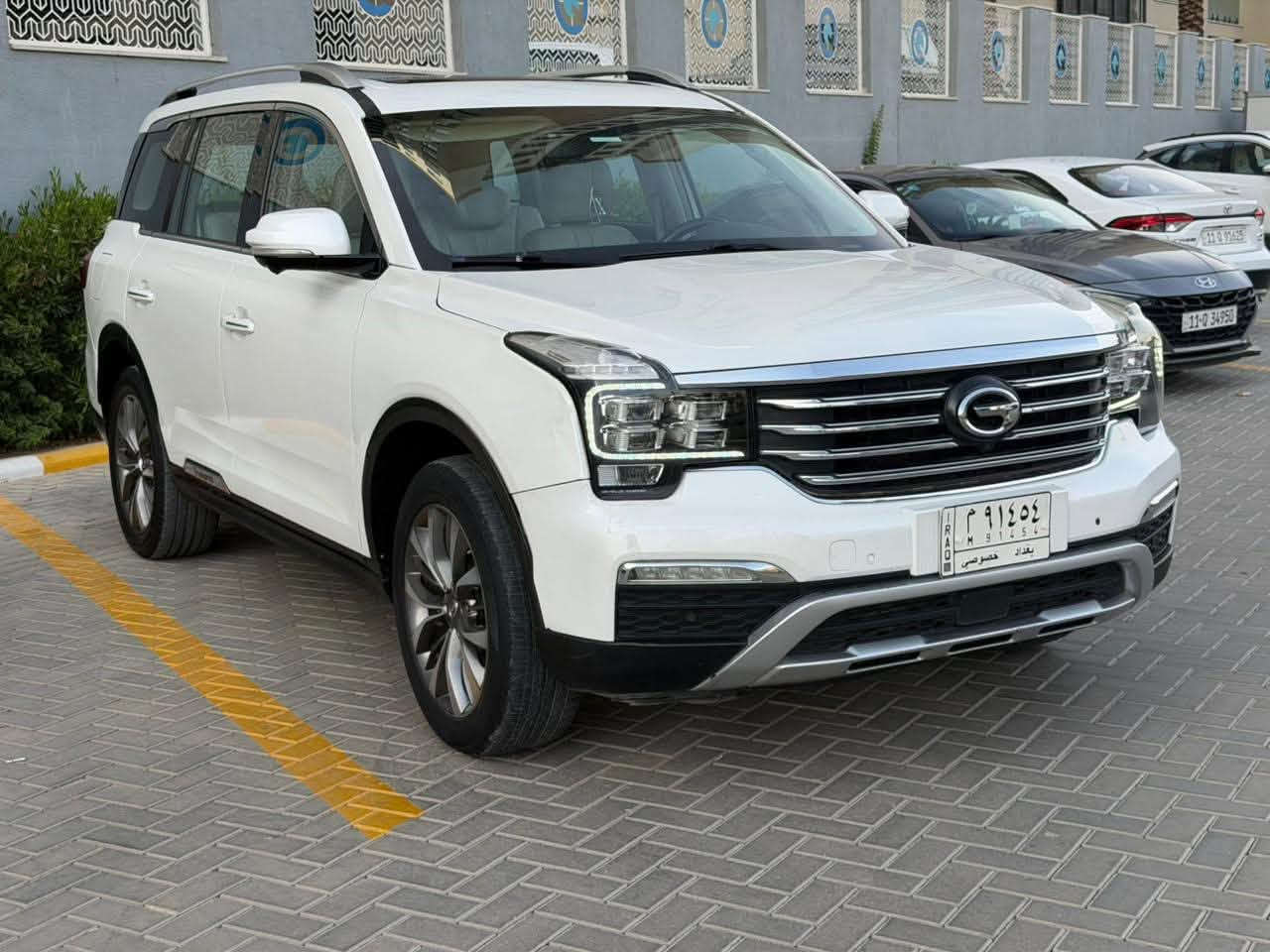 السلام عليكم 
جاك GS8 
موديل 2020 
ماشيه 100 الف 
مكفوله من الصبغ والضربه سياره جاهزه بدون نقص 7 راكب عائليه 
مواصفات فووووول 
بصمه 
شاشه 
كأمره 
تحكم ستيرن 
بانوراما 
ثلاث قطع تبريد 
كامرات 360 درجه 
محرك 2000 تيربو 
مكانها بغداد حي الجهاد 
السعر 125 
للاستفسار 
***********
